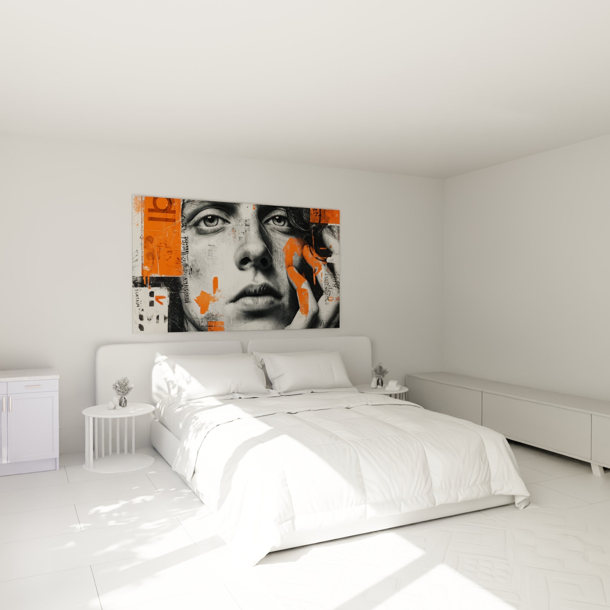 Portrait fragmenté gris et orange vif accroché au-dessus d'un lit dans une chambre claire