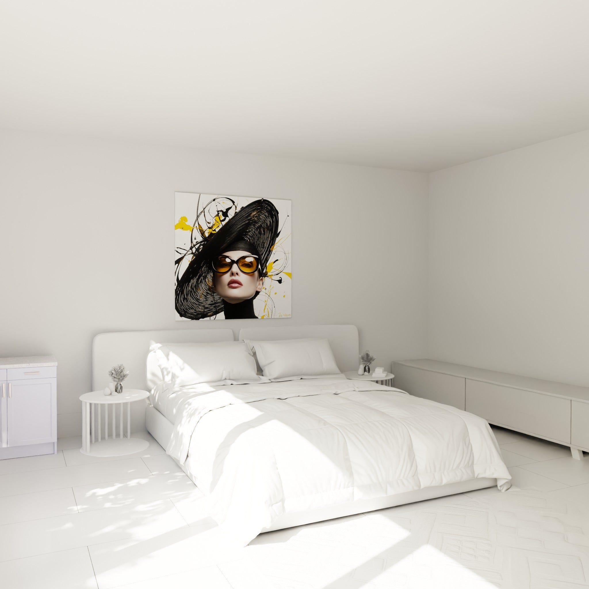 Portrait au chapeau noir strié et éclaboussures dorées au-dessus d'un lit dans une chambre claire