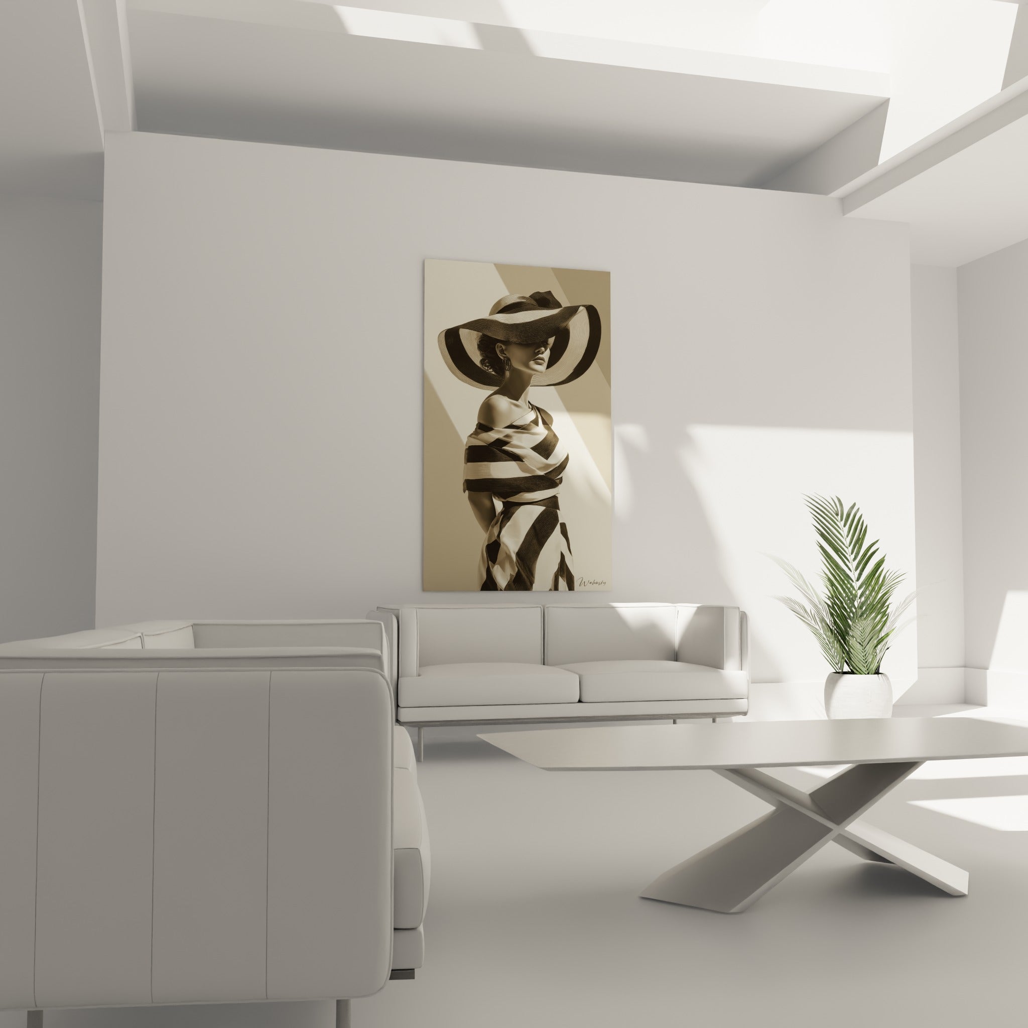 Modèle au drapé rayé beige et anthracite, port de tête altier, au-dessus d'un canapé dans un salon lumineux