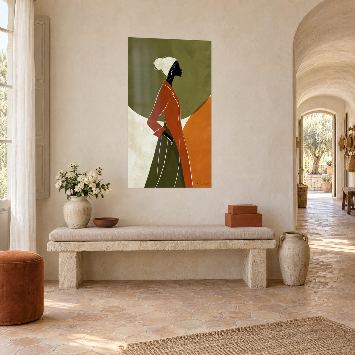 Tableau silhouette noire au foulard ivoire, longue veste rouille et jupe olive, accroché dans un couloir voûté de mas provençal