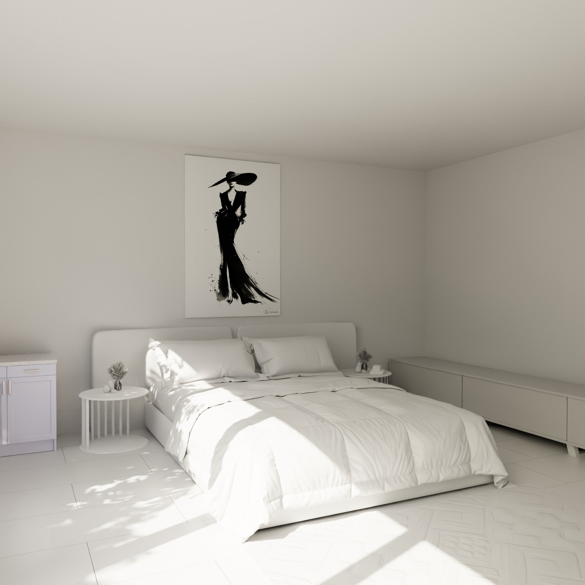 Femme élancée en noir profond, chapeau large, accrochée au-dessus d'un lit dans une chambre claire