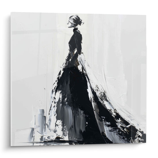 Silhouette anthracite en robe noire ample, illustration de mode au couteau sur fond blanc cassé