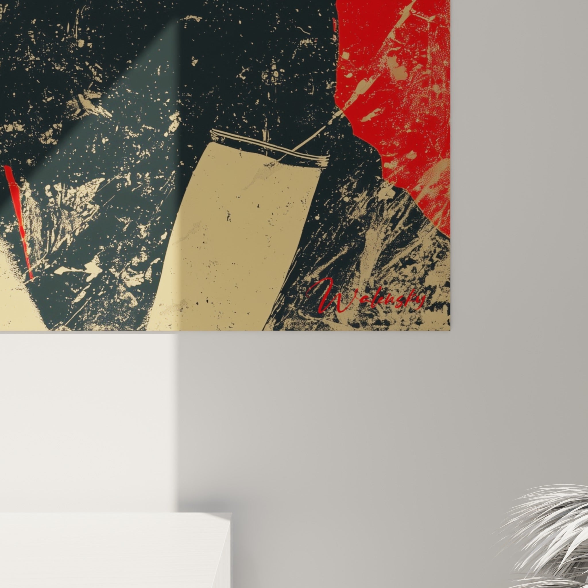 Détail de la texture granuleuse du tableau, éclaboussures dorées sur fond rouge écarlate