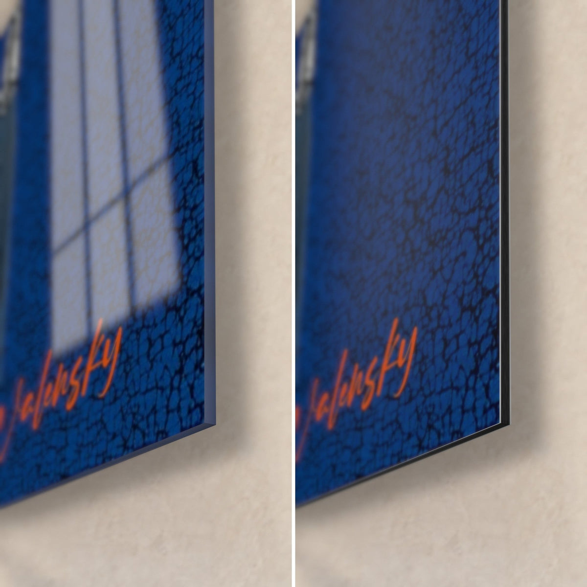 Quadro profilo femminile, angolo in basso a destra: vetro lucido con riflessi, Dibond opaco blu notte, firma arancione, spessore 3 mm