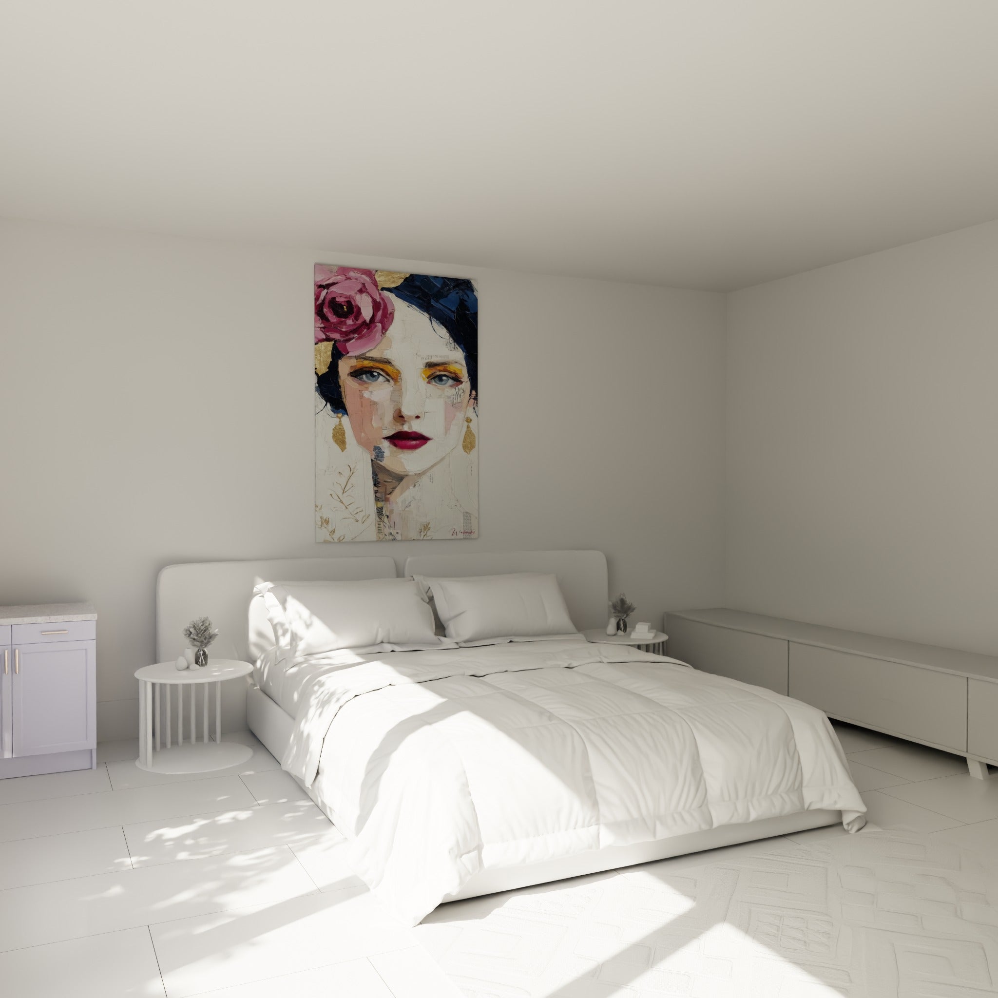 Portrait féminin aux tons ivoire et bleu marine, rose rose poudré, au-dessus d'un lit dans une chambre claire