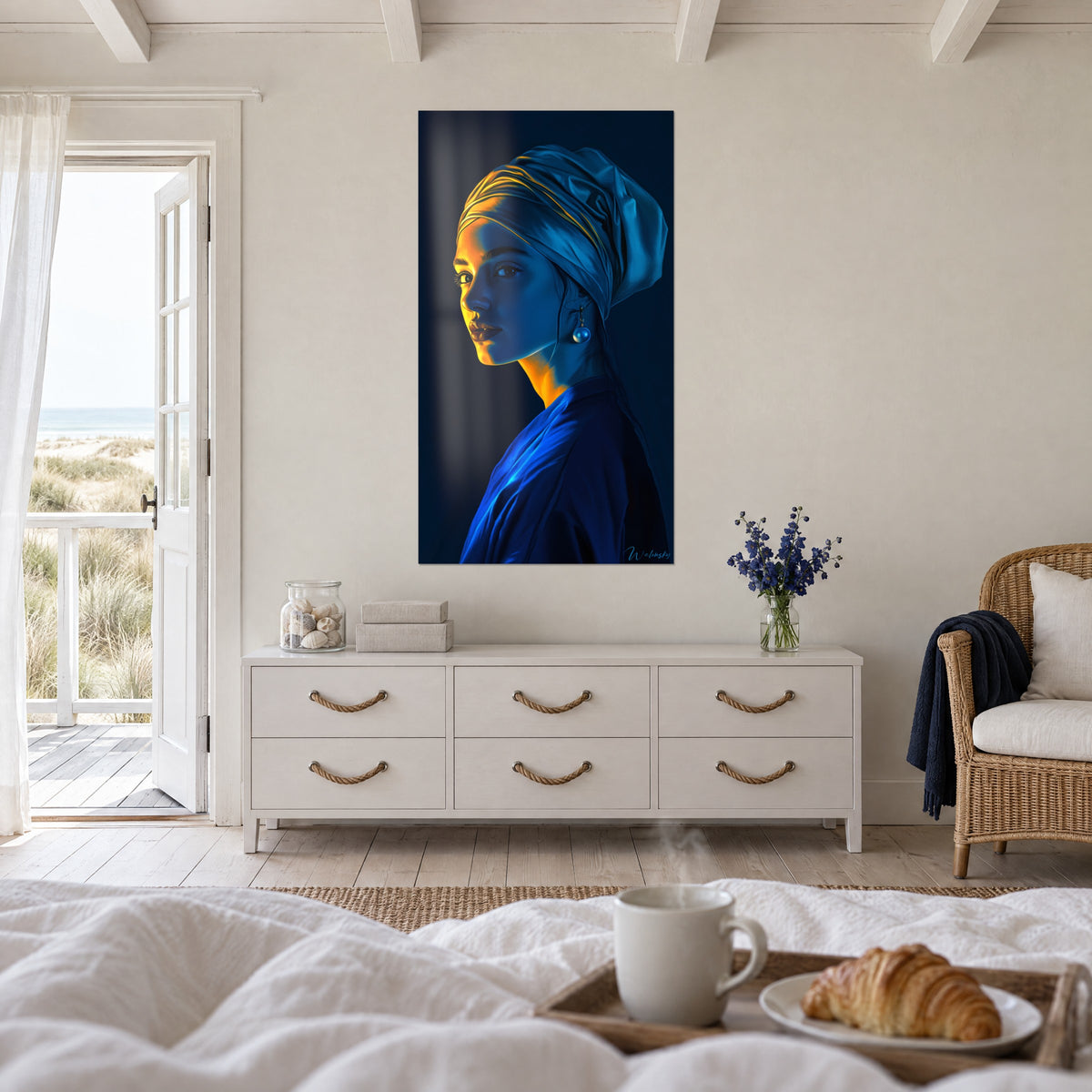 Quadro volto di profilo con turbante azzurro cielo e luce gialla, perla madreperlacea, con una persona di spalle sopra un letto in una camera luminosa
