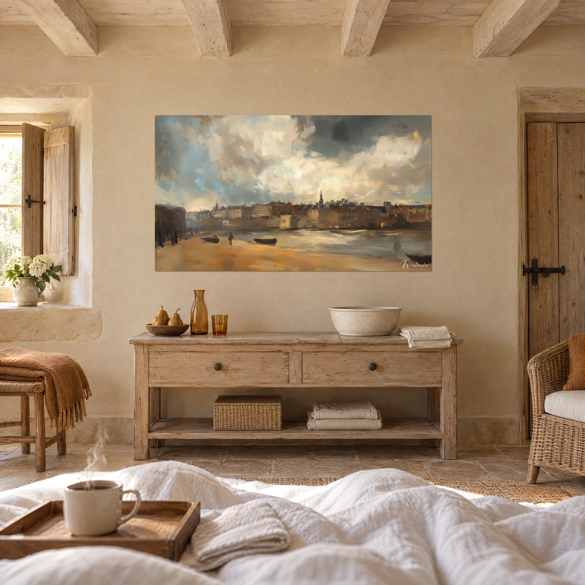 Quadro banchina ocra sotto un cielo carico di nuvole bianche e ardesia, chiatte nere sull'acqua, sopra un letto in una camera luminosa