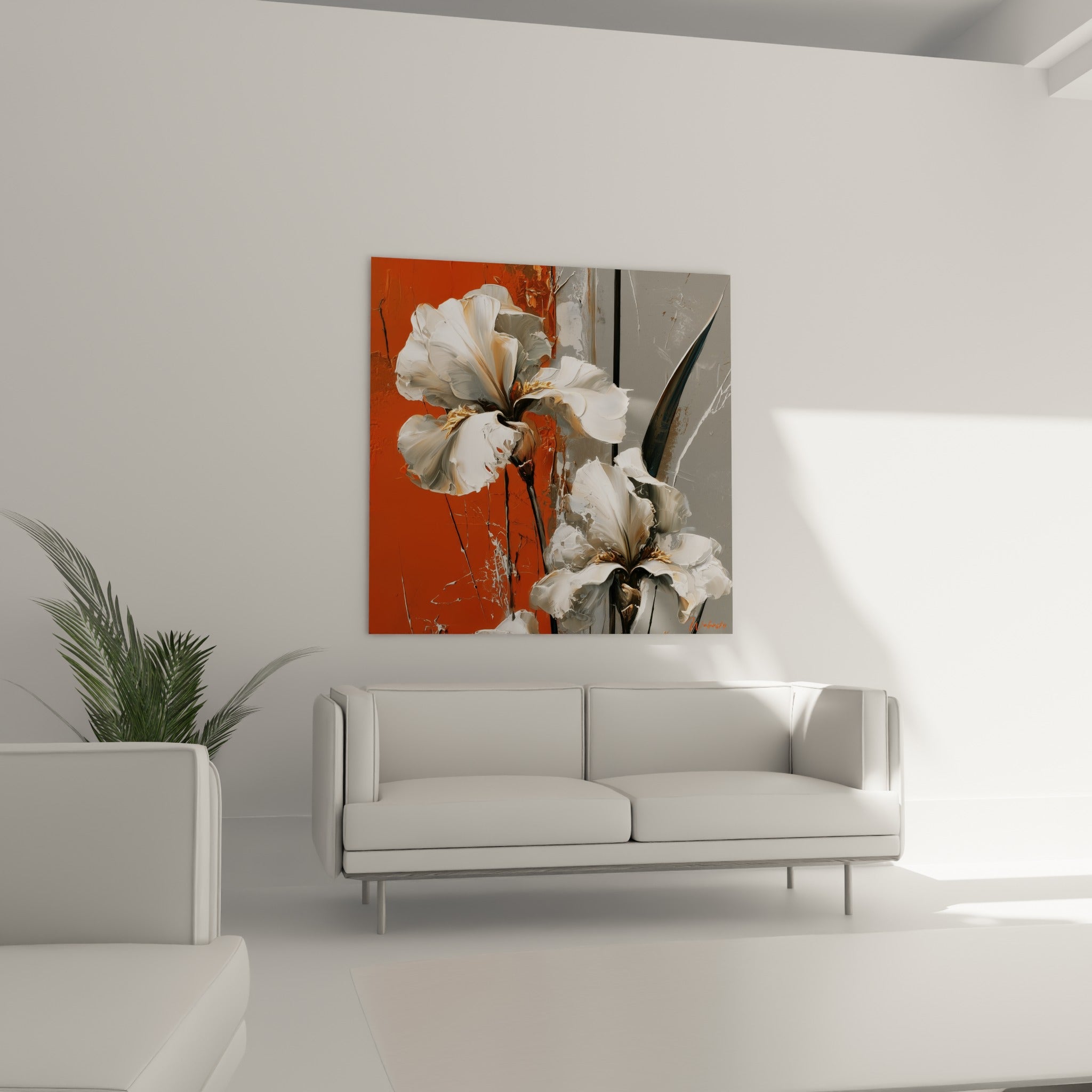 Composition d'iris blancs sur fond orangé accrochée au-dessus d'un canapé dans un salon lumineux