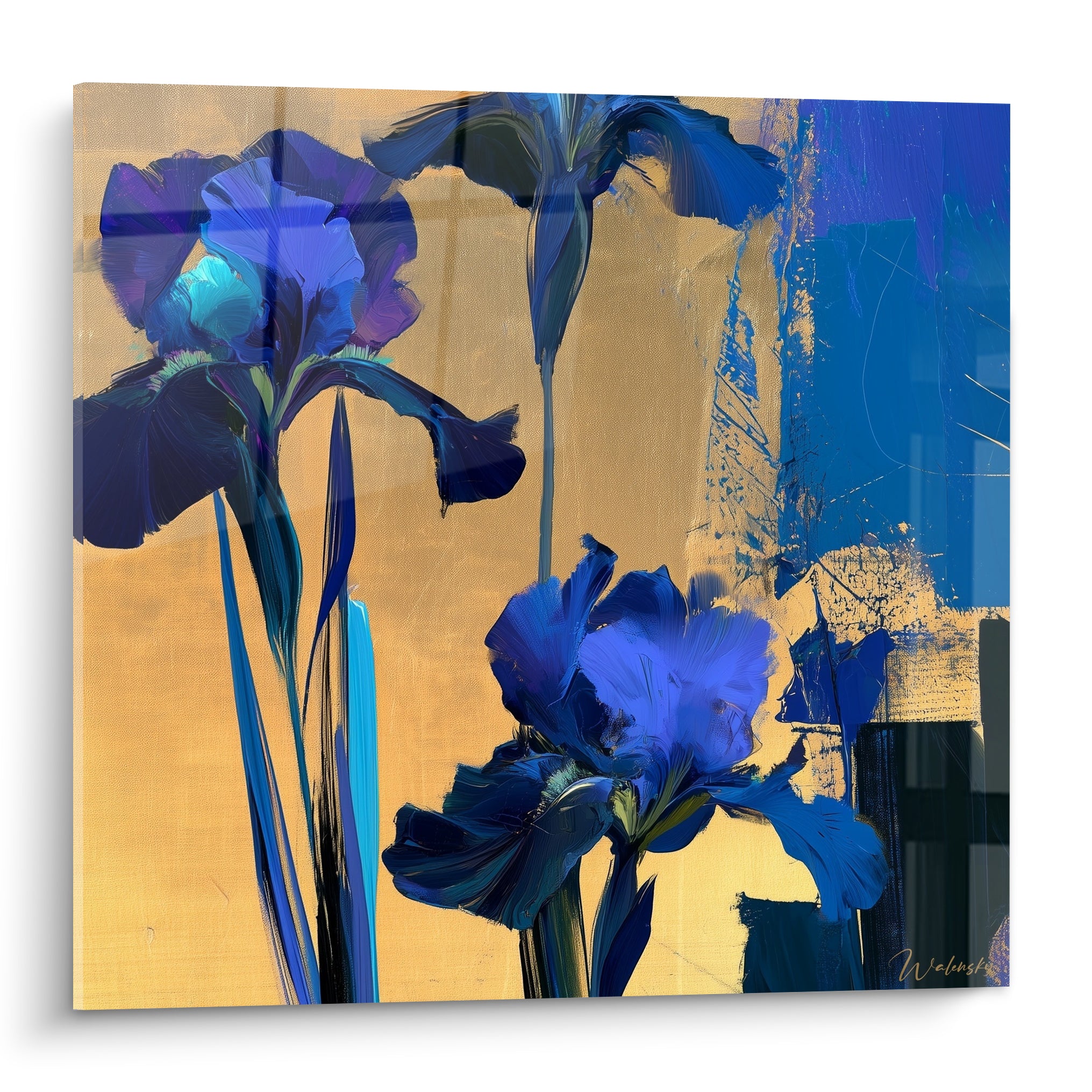 Iris bleu marine et doré aux pétales déployés, traitement pictural vigoureux et contrasté