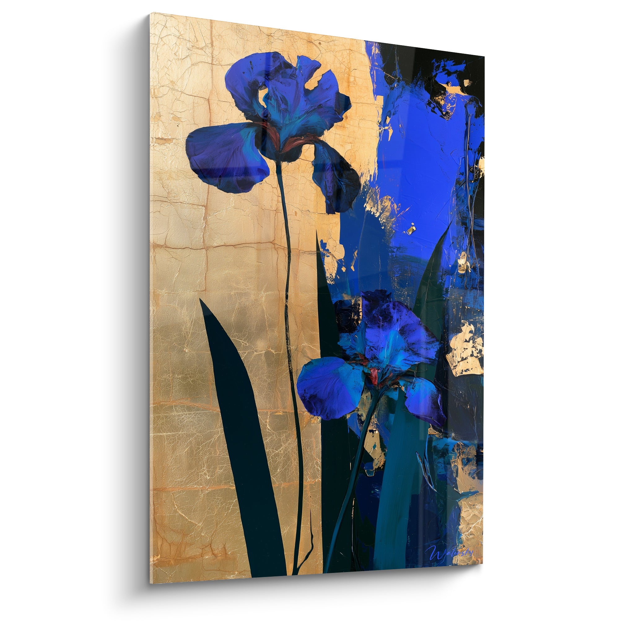 Iris bleu marine et bleu électrique sur fond doré craquelé, empâtements picturaux visibles