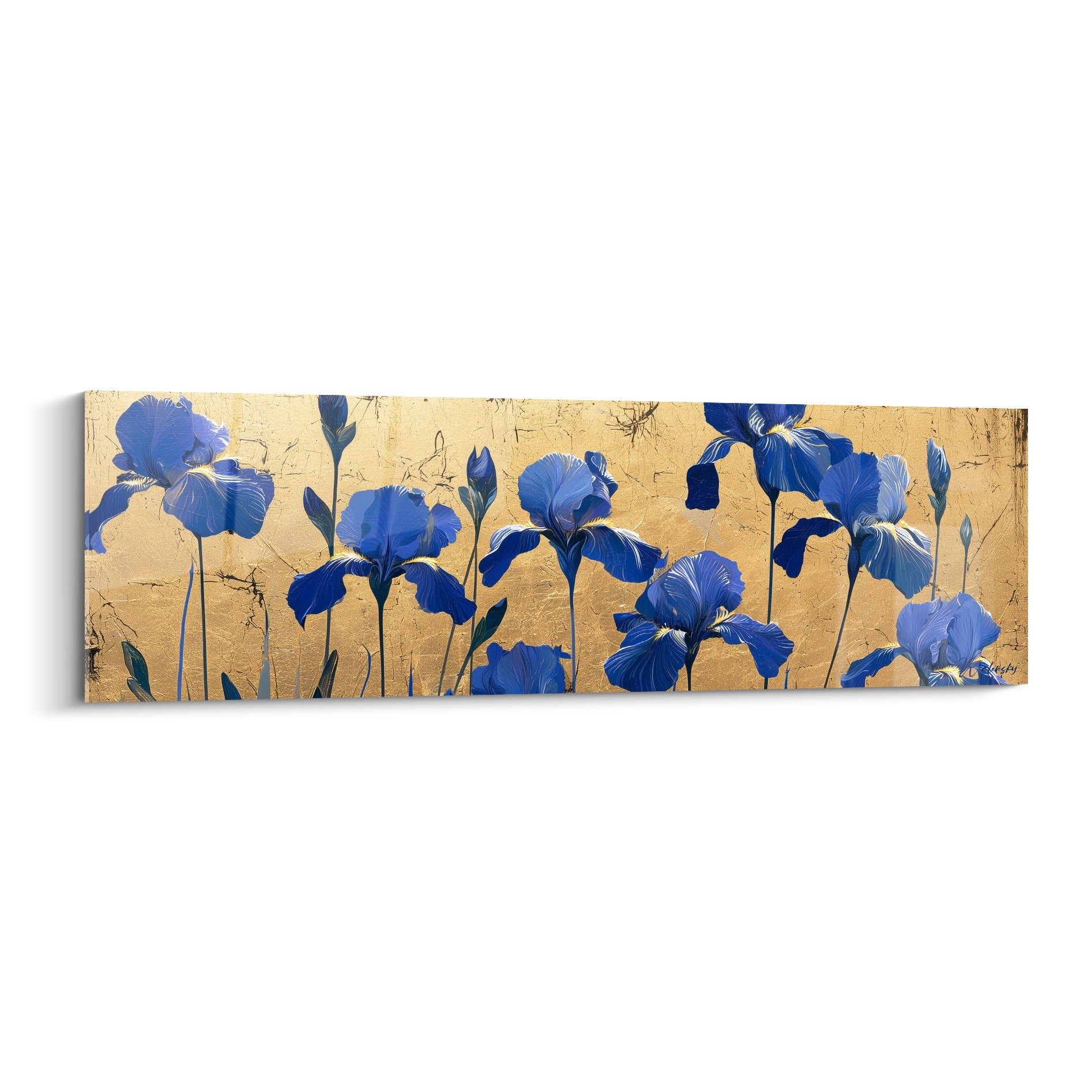 Iris bleu marine et indigo déployés sur fond doré texturé aux craquelures cuivrées