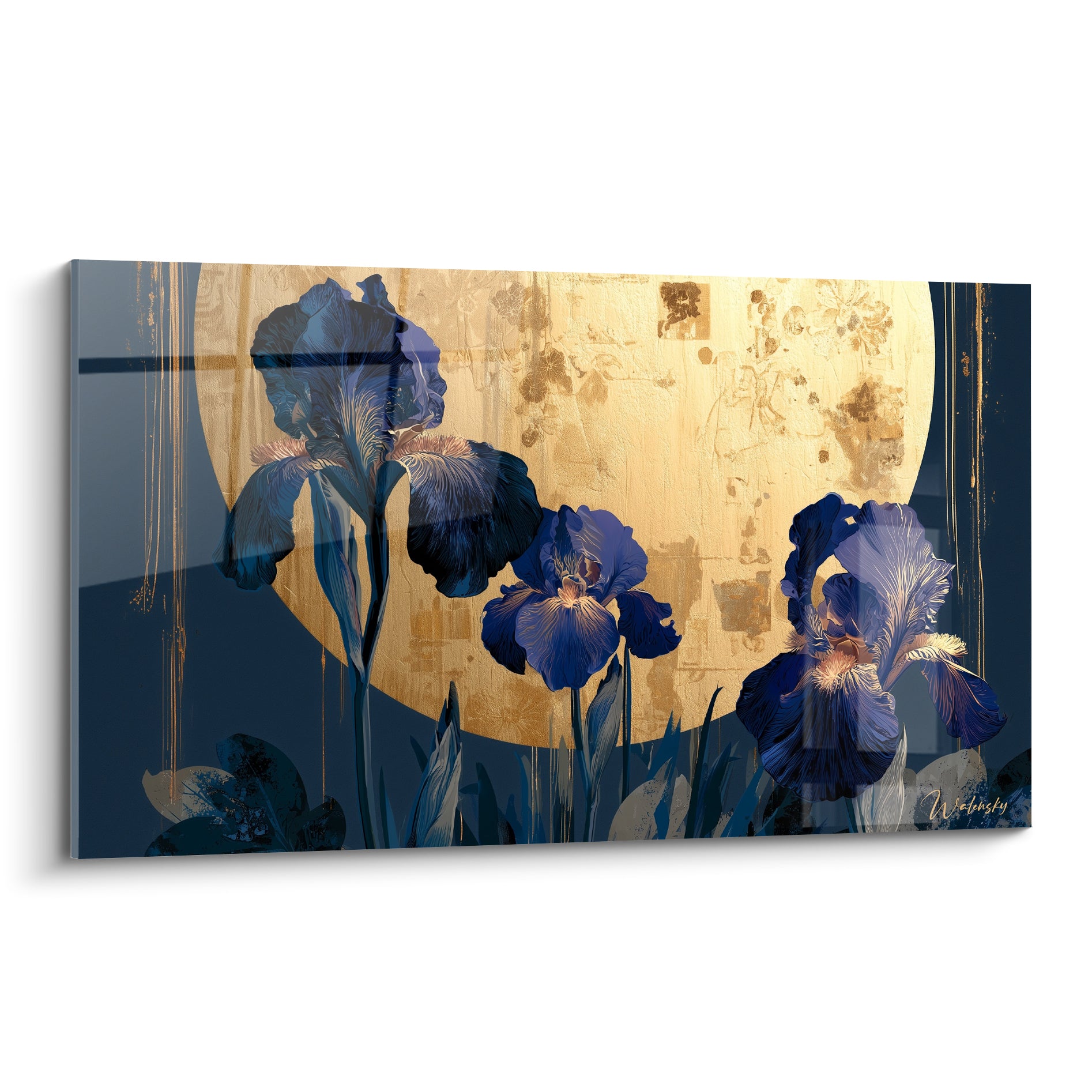 Iris bleu marine aux veines violettes devant une lune dorée texturée sur fond anthracite