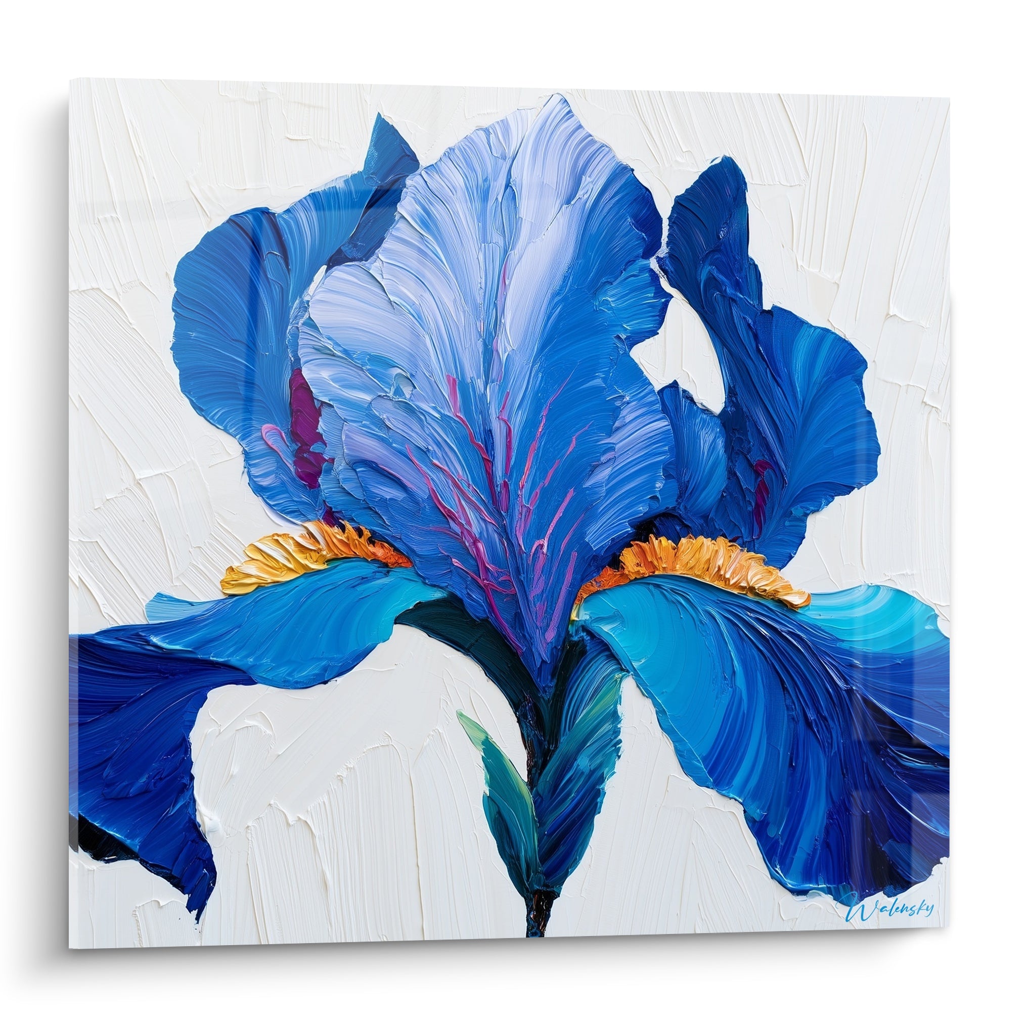 Iris aux pétales bleu roi et lavande, cœur doré, texture épaisse peinte au couteau sur fond blanc