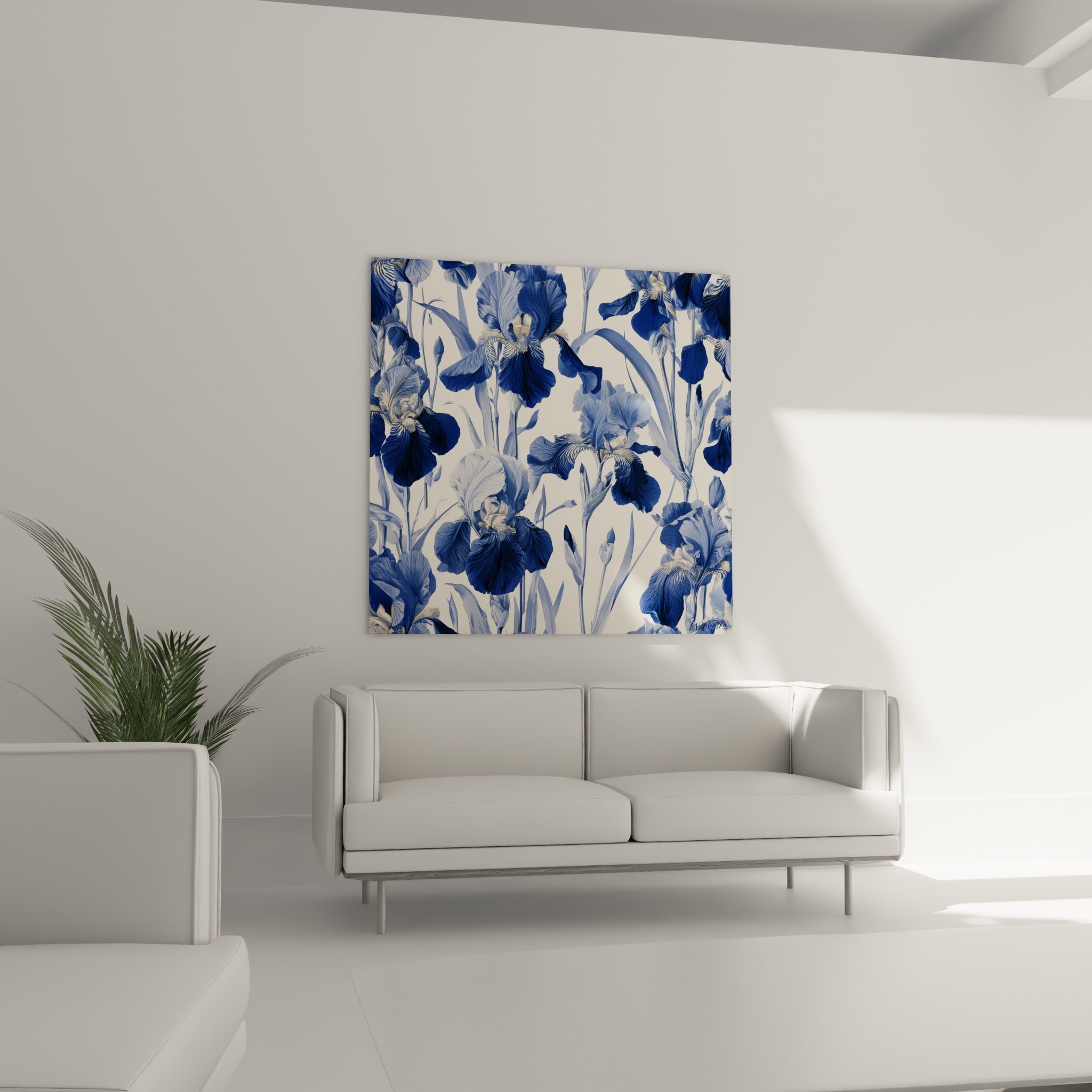 Bouquets d'iris bleu marine et ivoire au-dessus d'un canapé dans un salon lumineux