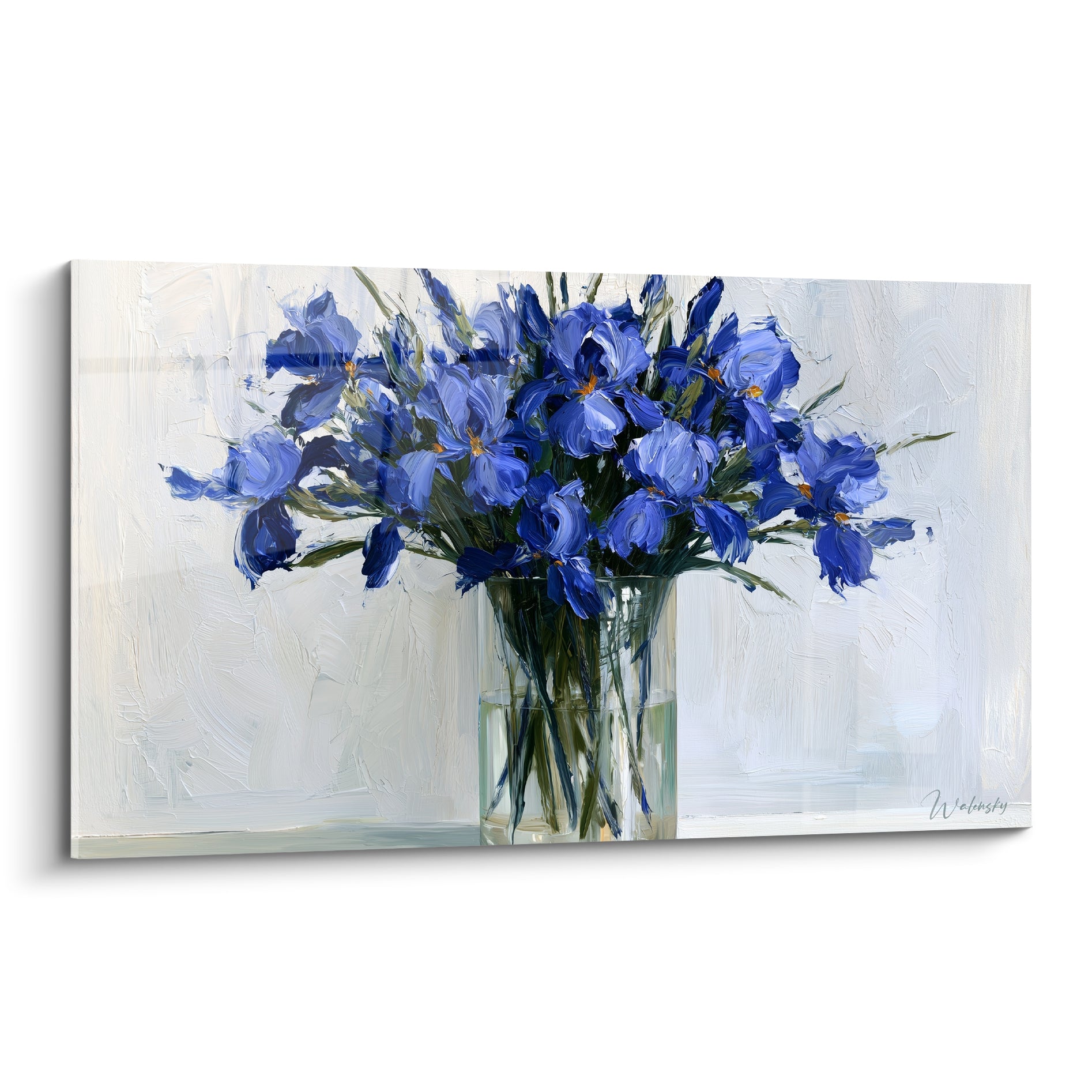 Bouquet d'iris bleu marine et blanc dans un vase de verre, peinture au couteau généreuse