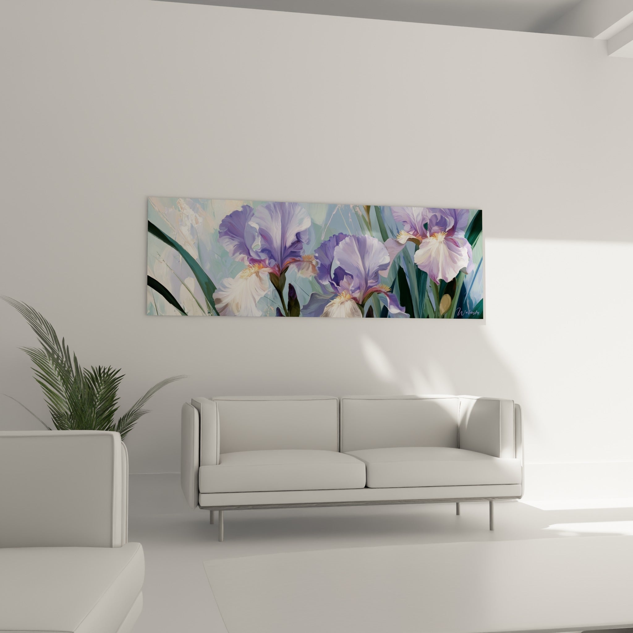 Bouquet d'iris mauve et blanc peint en larges touches, au-dessus d'un canapé dans un salon lumineux
