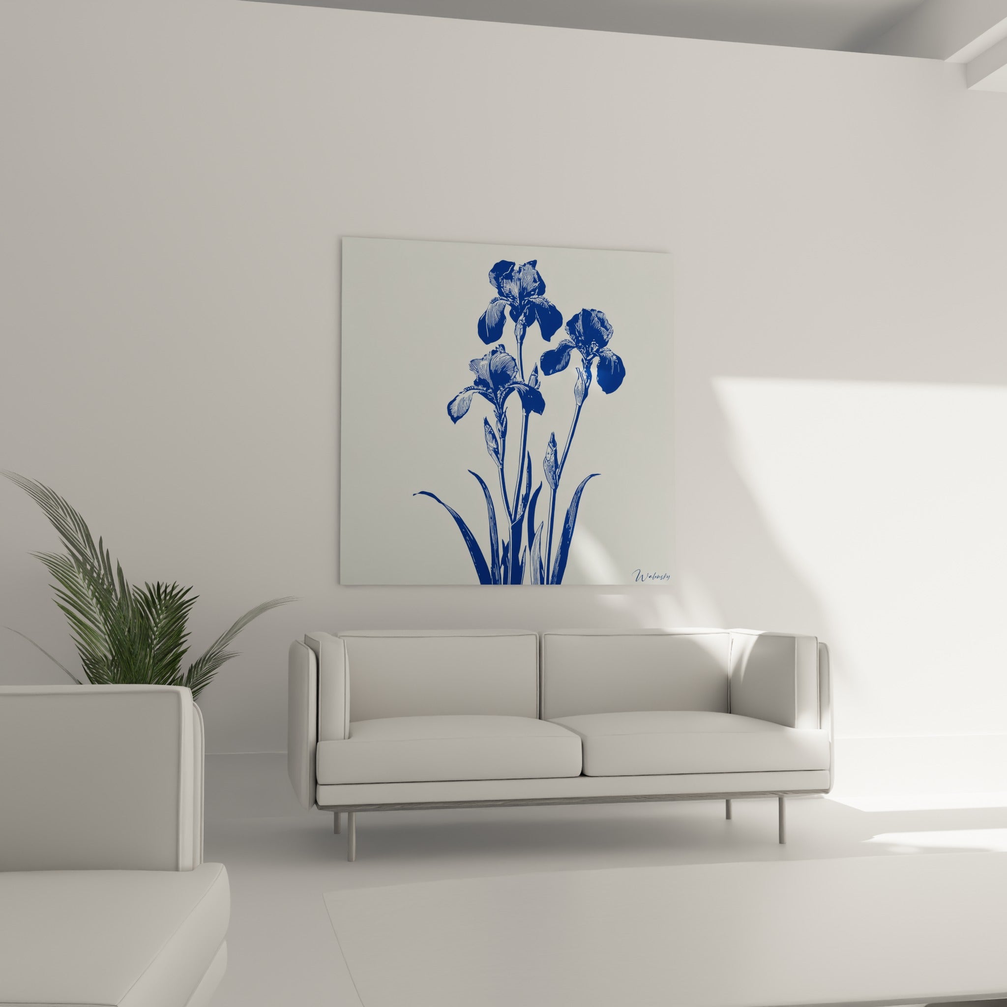 Fleurs d'iris en dessin bleu marine sur fond blanc, disposées au-dessus d'un canapé dans un salon lumineux