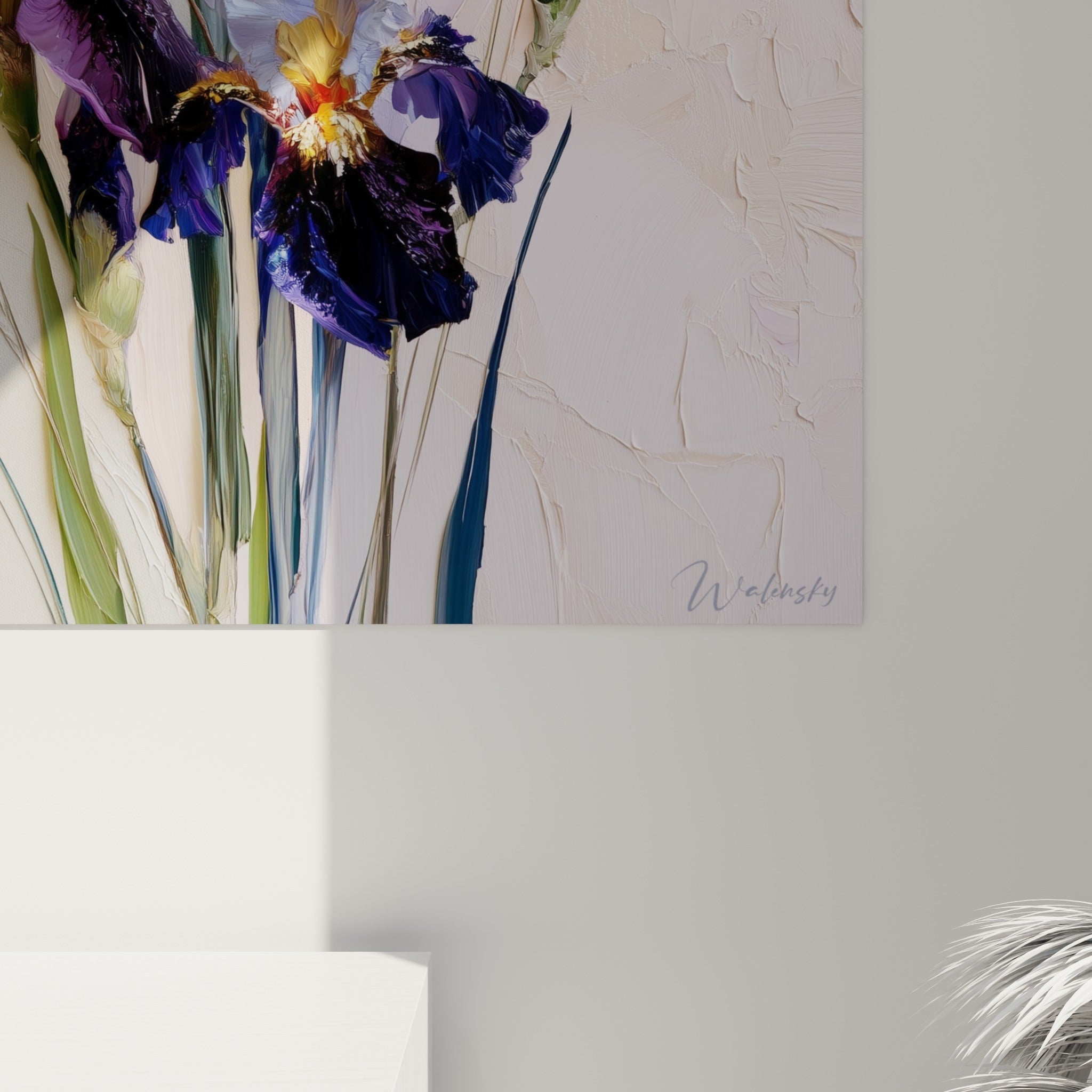 Empâtements épais du pétale d'iris révélant des touches d'orangé et de violet foncé mêlées