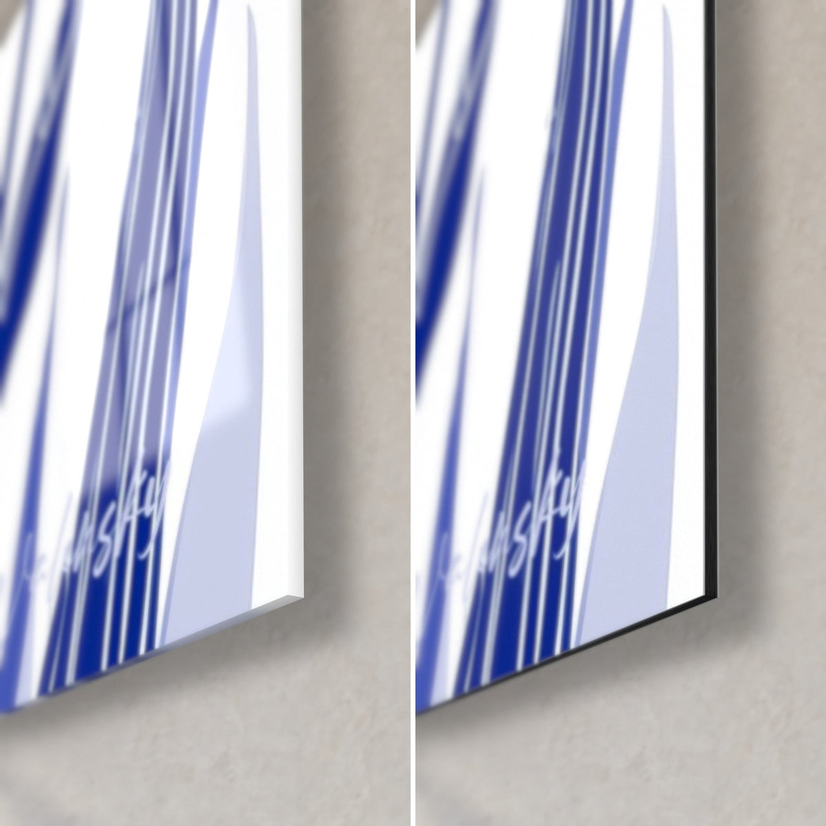 Πίνακας με ίριδες σε επίπεδες πινελιές ultramarine μπλε και λευκό, κάτω δεξιά γωνία, γυαλιστερό ακρυλικό γυαλί αριστερά, ματ μαύρο Dibond δεξιά, πλευρά 3 mm