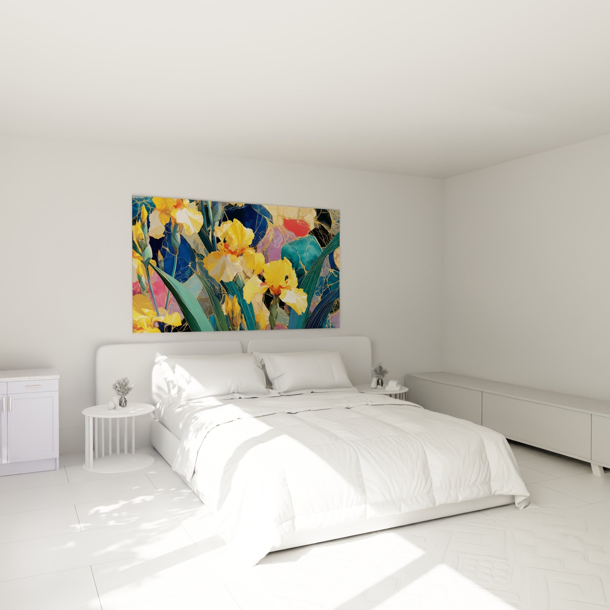 Bouquet d'iris jaune safran et bleu nuit accroché au-dessus d'un lit dans une chambre claire