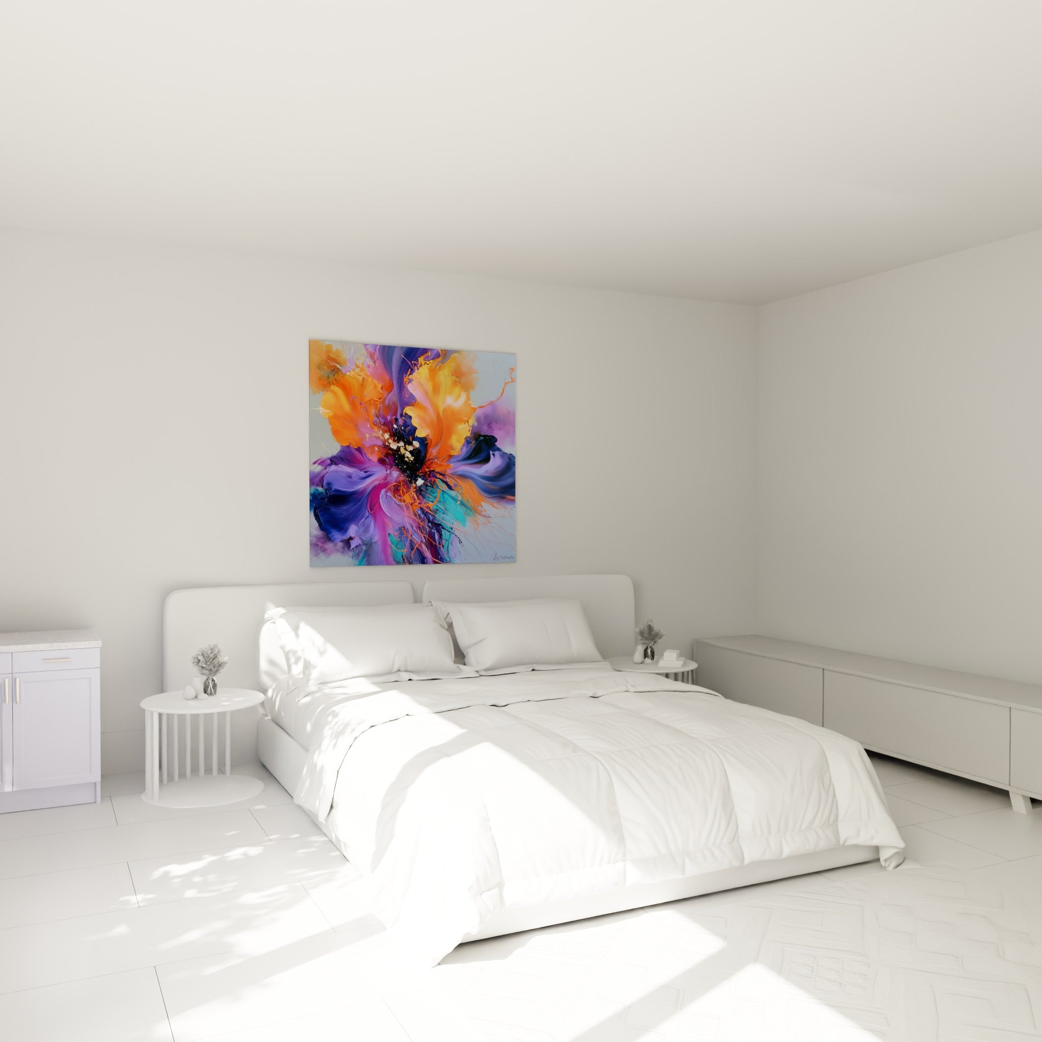 Explosion florale violette et orange de l'œuvre Iris, accrochée au-dessus d'un lit dans une chambre claire