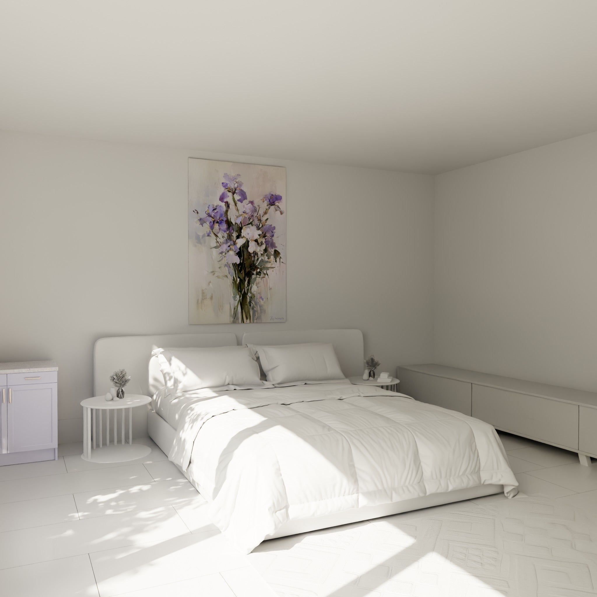 Iris mauve et blanc en pleine floraison au-dessus d'un lit dans une chambre claire