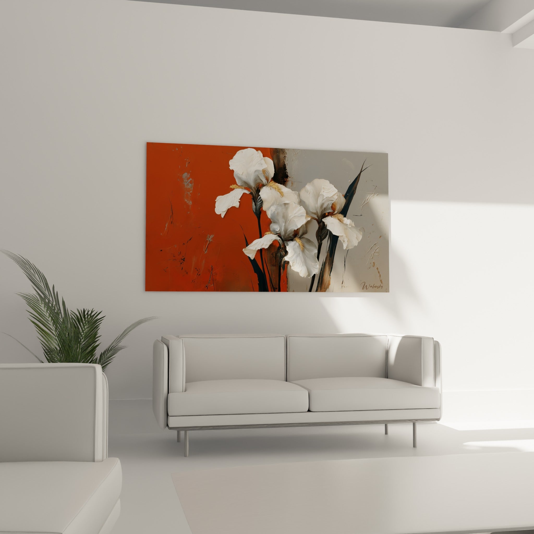 Trois iris blancs sur fond orange brûlé au-dessus d'un canapé dans un salon lumineux
