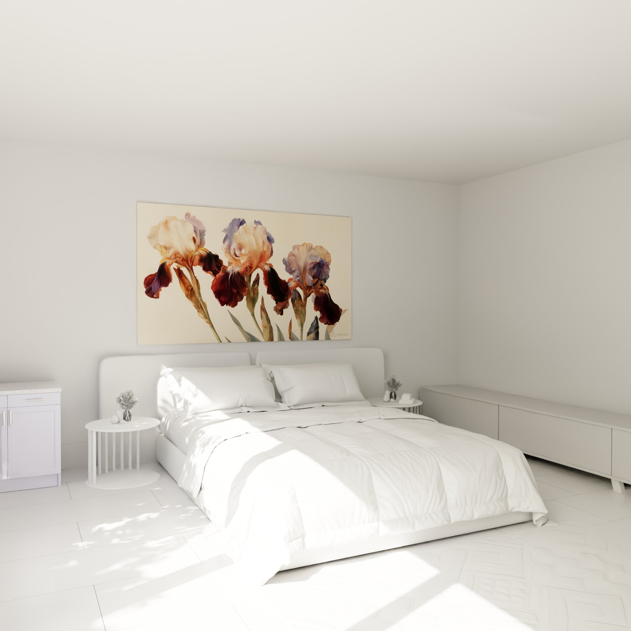 Fleurs d'iris pourpre et pêche déployées au-dessus d'un lit dans une chambre claire