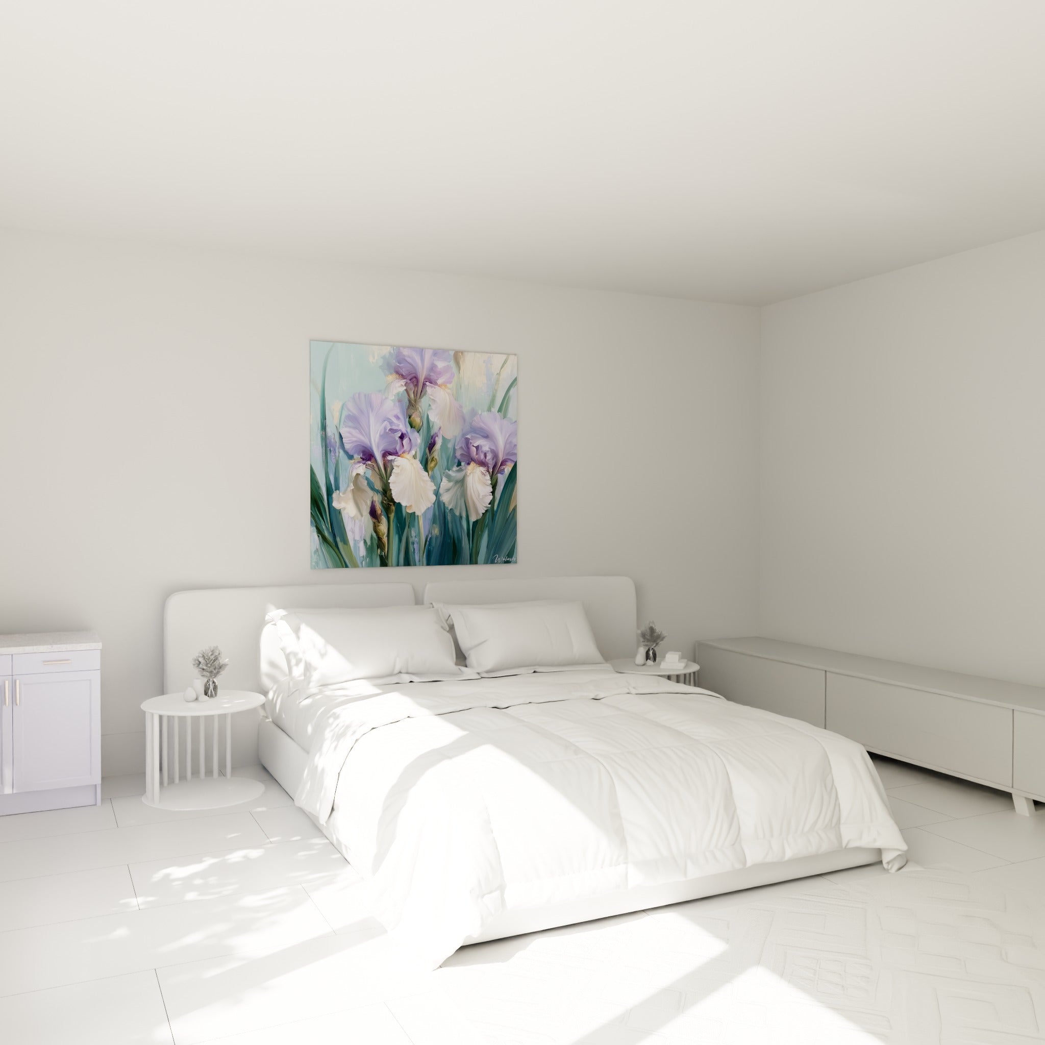 Bouquet d'iris mauve et blanc crème peint au-dessus d'un lit dans une chambre claire et apaisée
