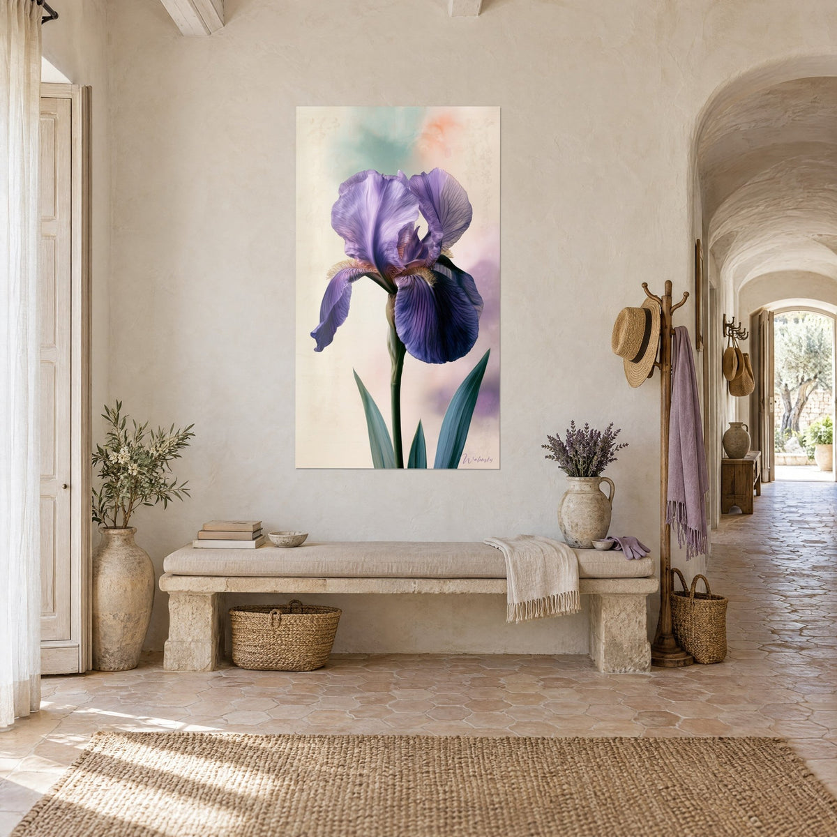 Quadro fiore di iris viola su fondo crema sfumato di turchese e albicocca, in un corridoio a volta del mas provenzale