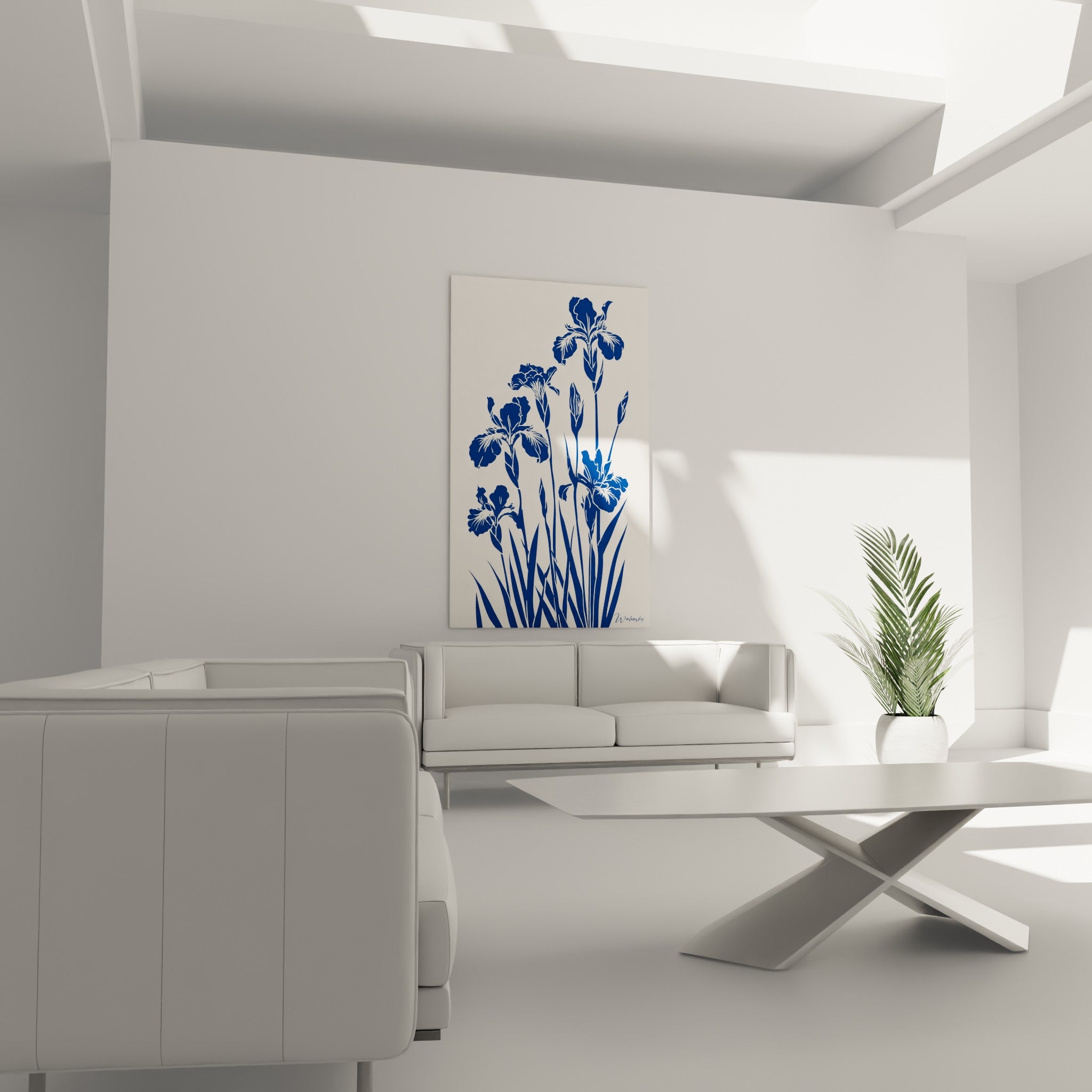 Silhouette florale bleu marine et crème positionnée au-dessus d'un canapé dans un salon lumineux