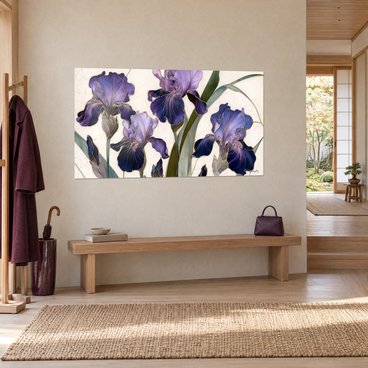 Cuadro flores de iris índigo y lila, hojas verde salvia, fondo crema agrietado, vista de tres cuartos junto a un banco de madera