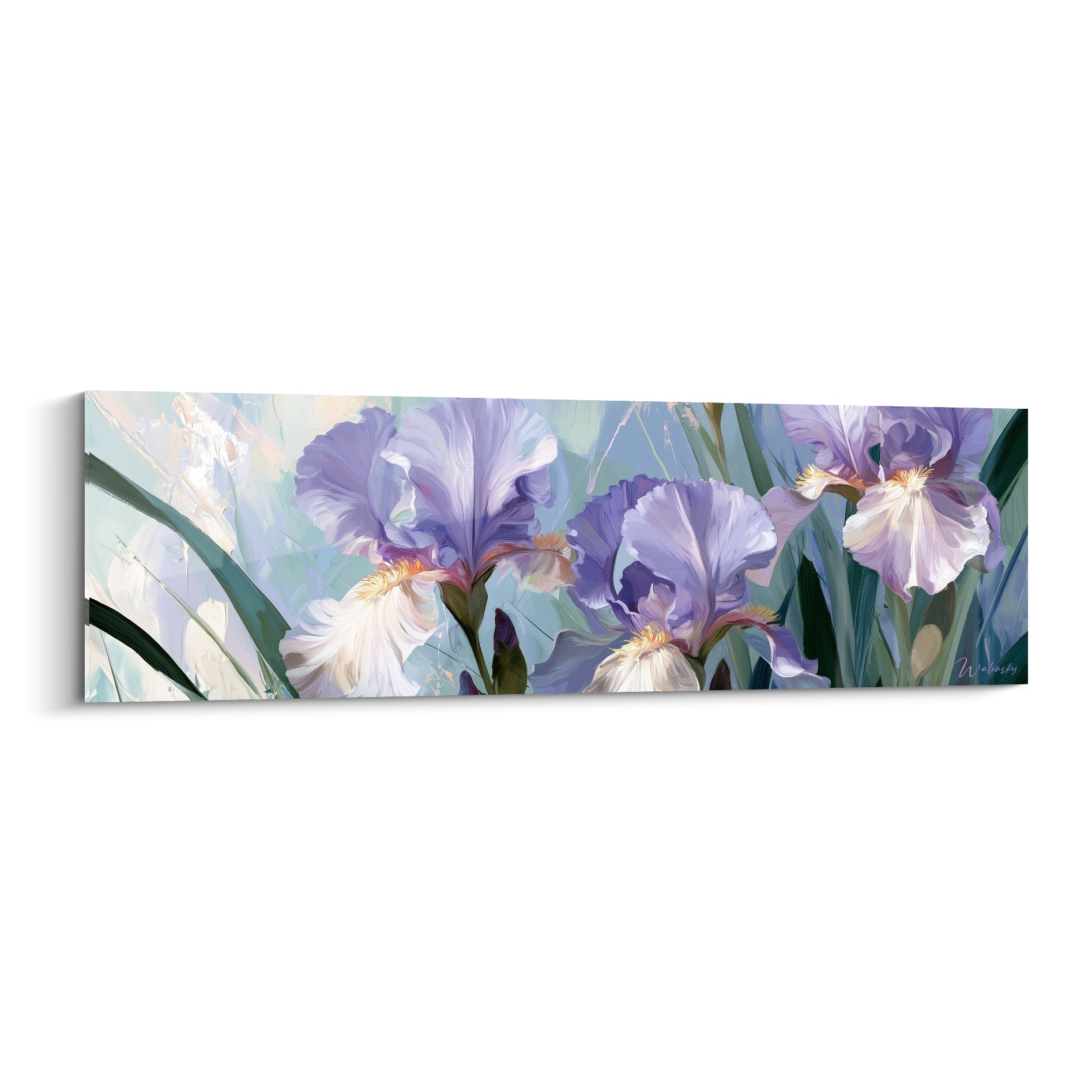 Iris mauves et blancs déployés en larges pétales sur fond vert sauge et bleu pastel