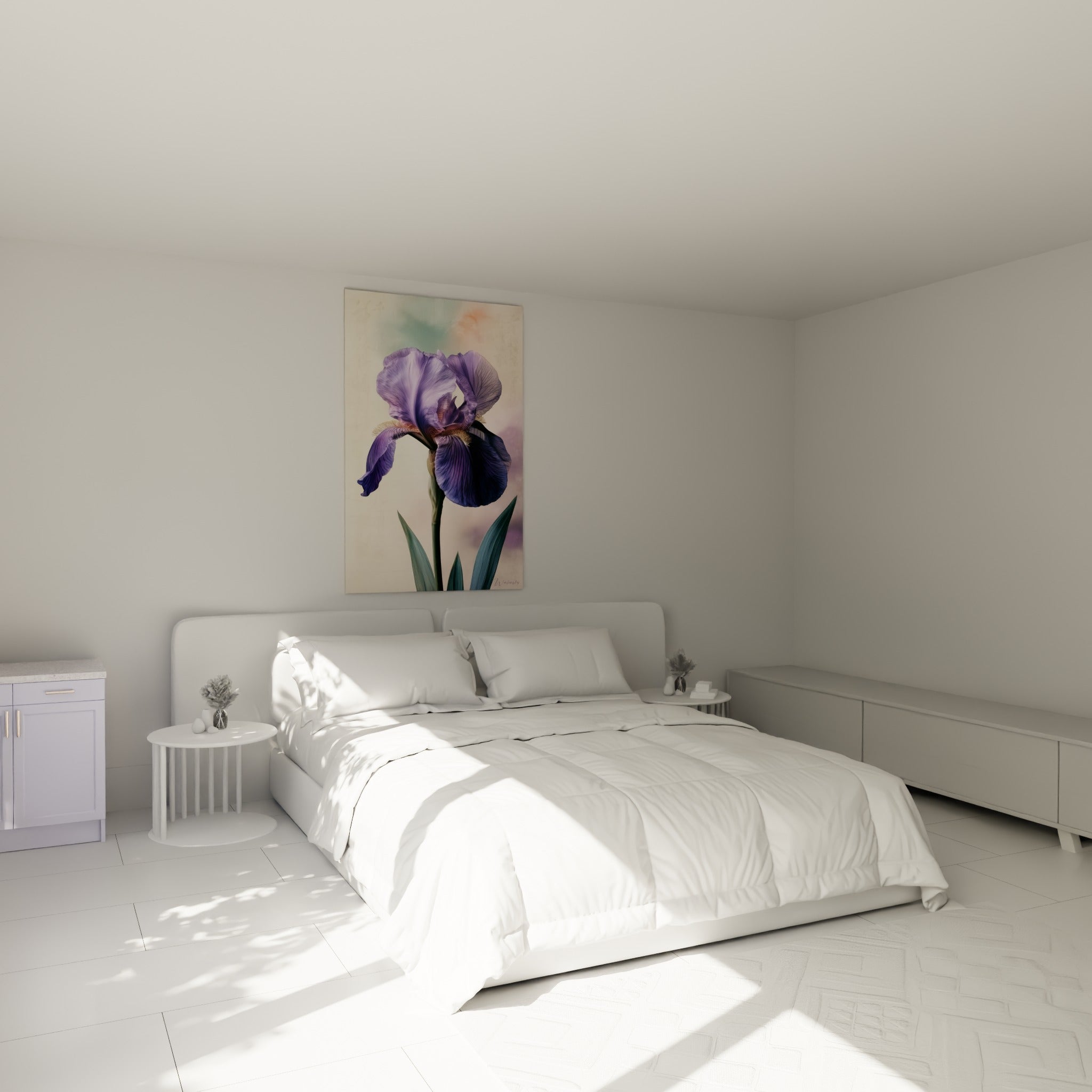 Fleur d'iris mauve et dorée déployée au-dessus d'un lit dans une chambre claire