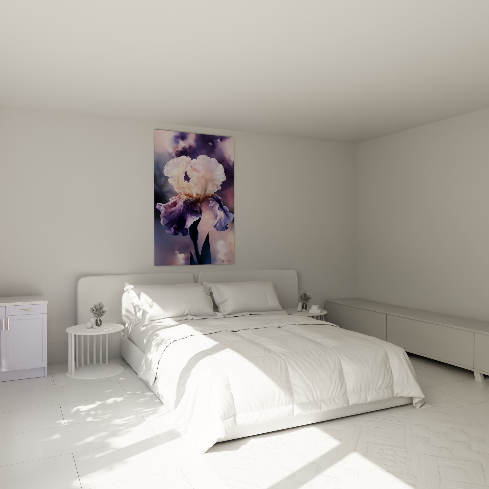 Fleur d'iris mauve et blanche à nervures dorées, accrochée au-dessus d'un lit dans une chambre claire