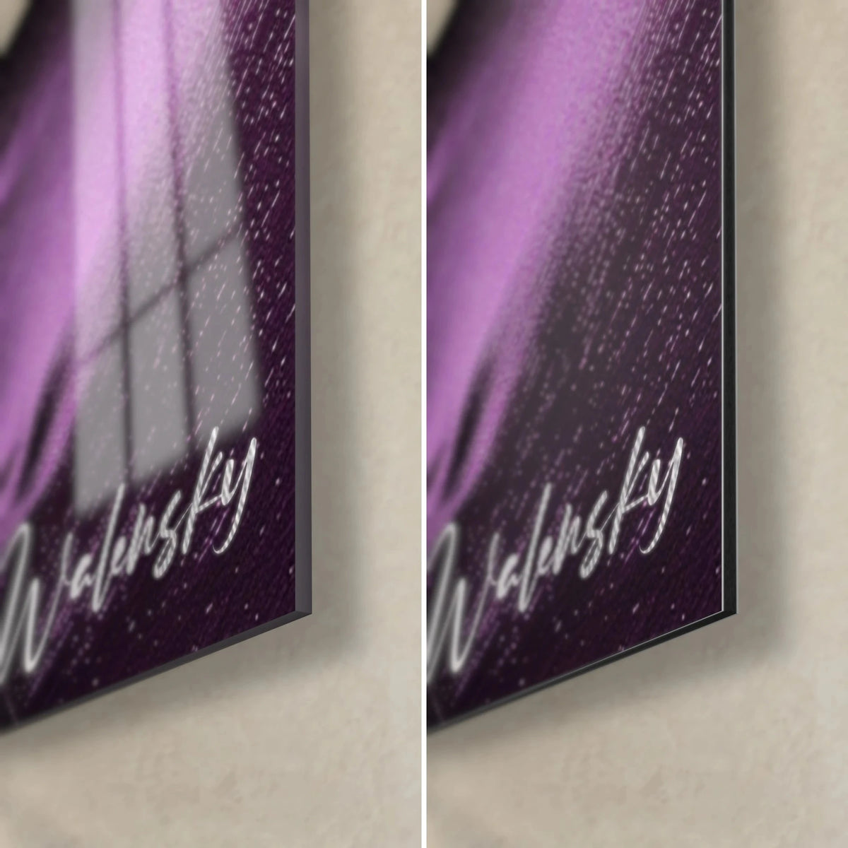 Schilderij witte en pruimkleurige iris, rechtsonder: glanzend acrylglas met reflecties links, mat Dibond-aluminium rechts, zwarte rand