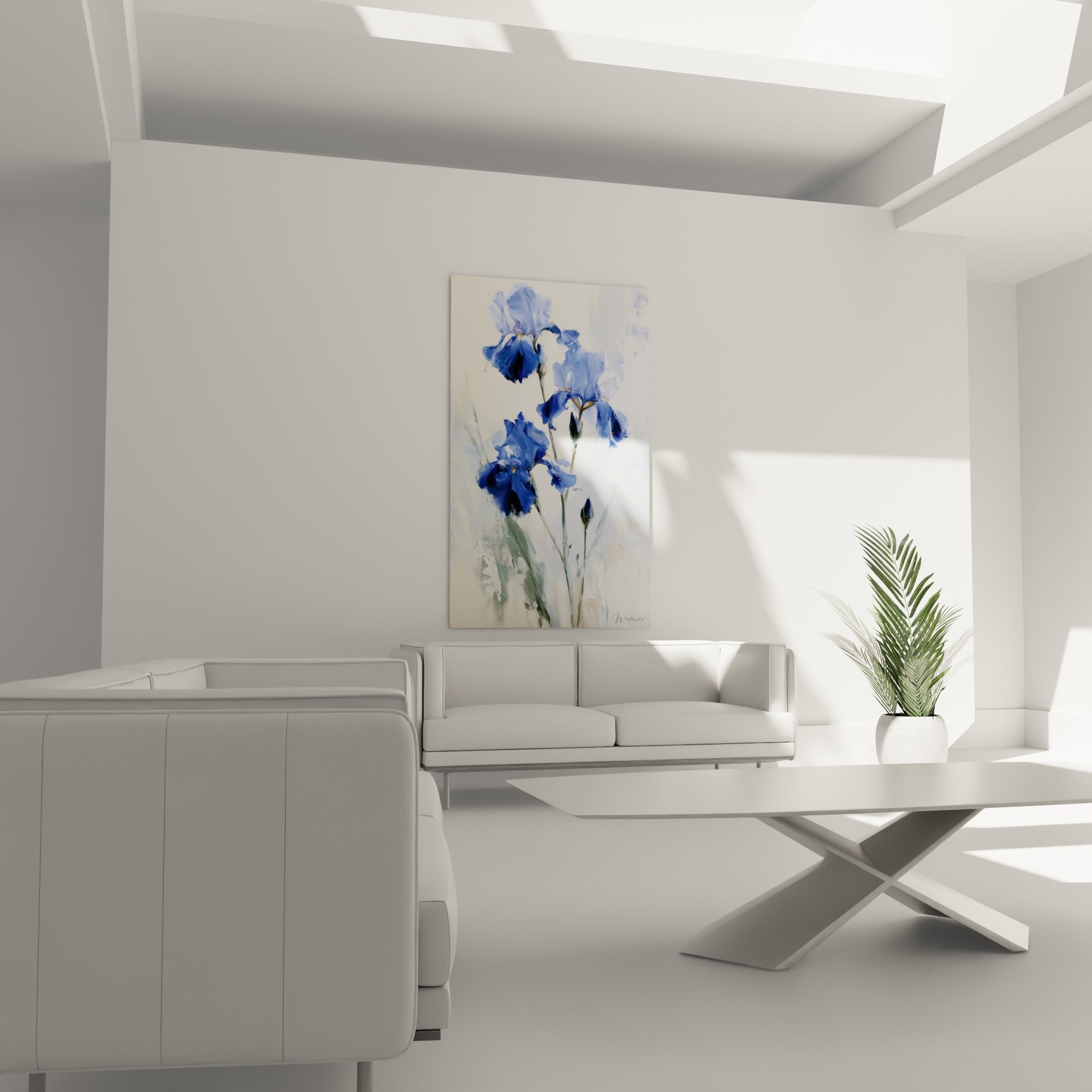 Fleurs d'iris indigo et ocre doré aux tiges vert sauge, au-dessus d'un canapé dans un salon lumineux