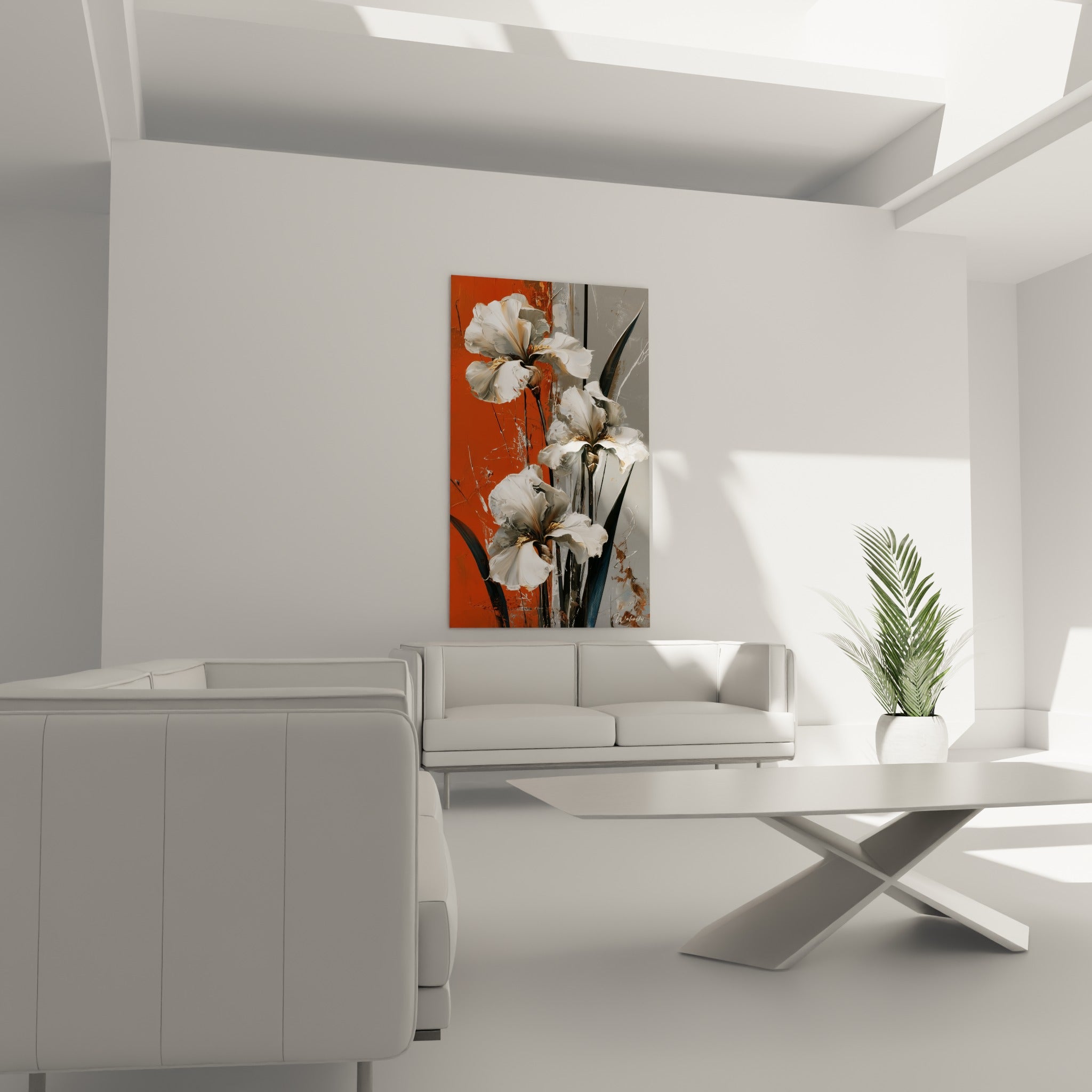 Fleurs d'iris blanches sur fond terracotta et argenté, suspendues au-dessus d'un canapé dans un salon lumineux