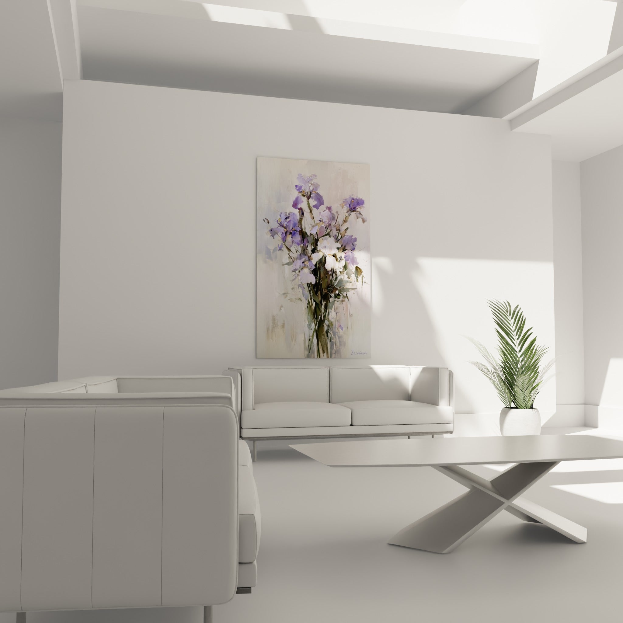 Fleurs d'iris violettes et crème disposées au-dessus d'un canapé dans un salon lumineux