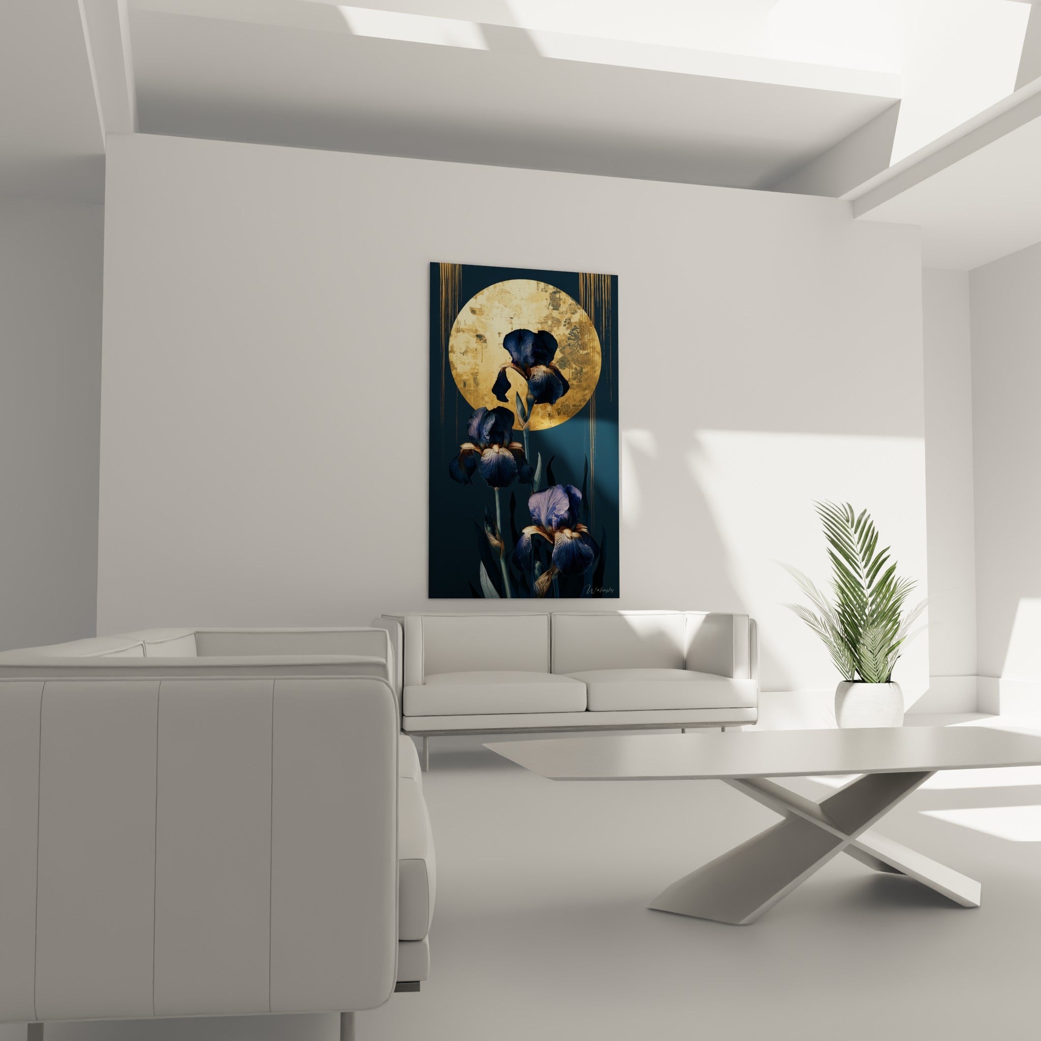 Pétales d'Iris bleu profond et cœurs dorés en pleine floraison, au-dessus d'un canapé dans un salon lumineux