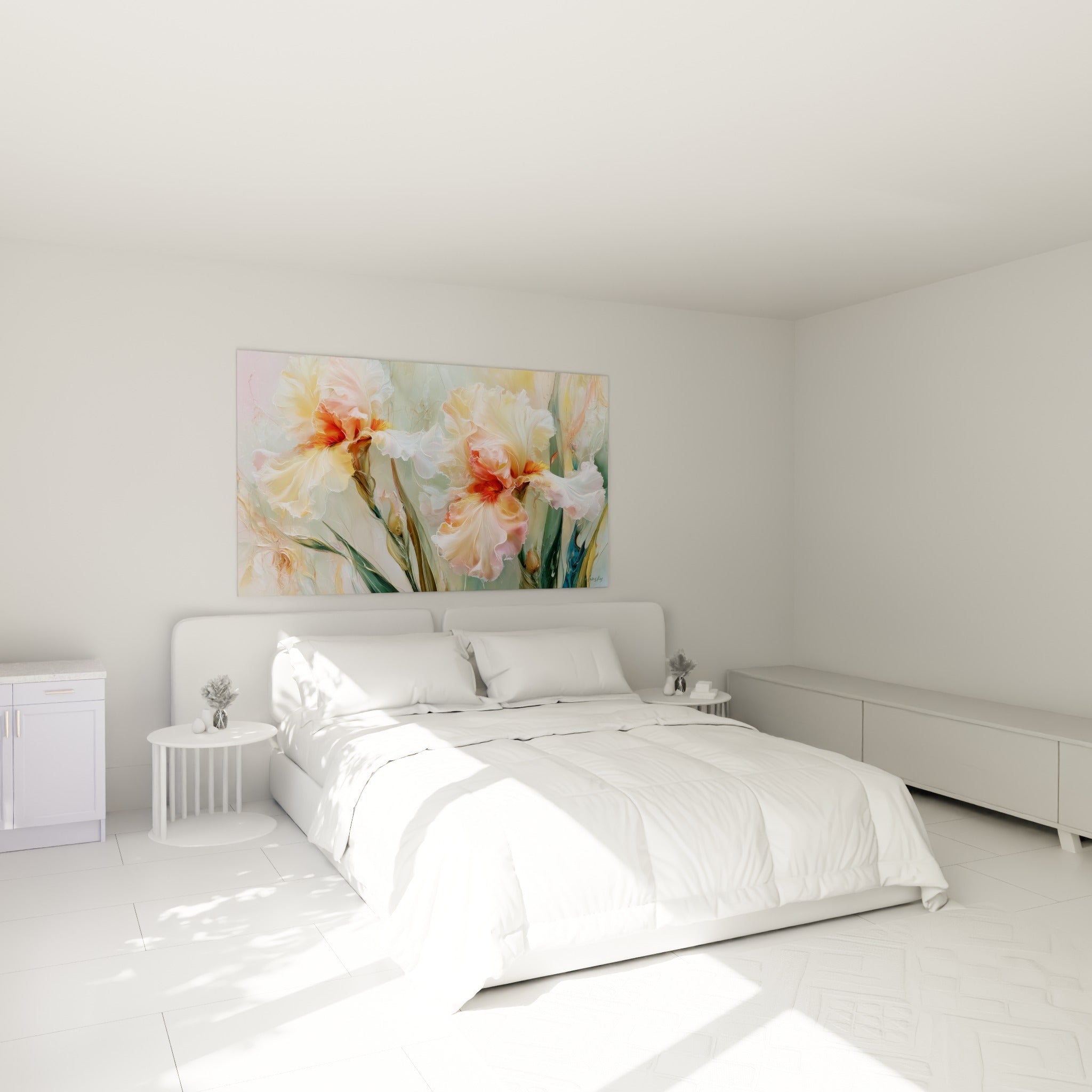 Fleurs d'iris orangées et crème au-dessus d'un lit dans une chambre claire