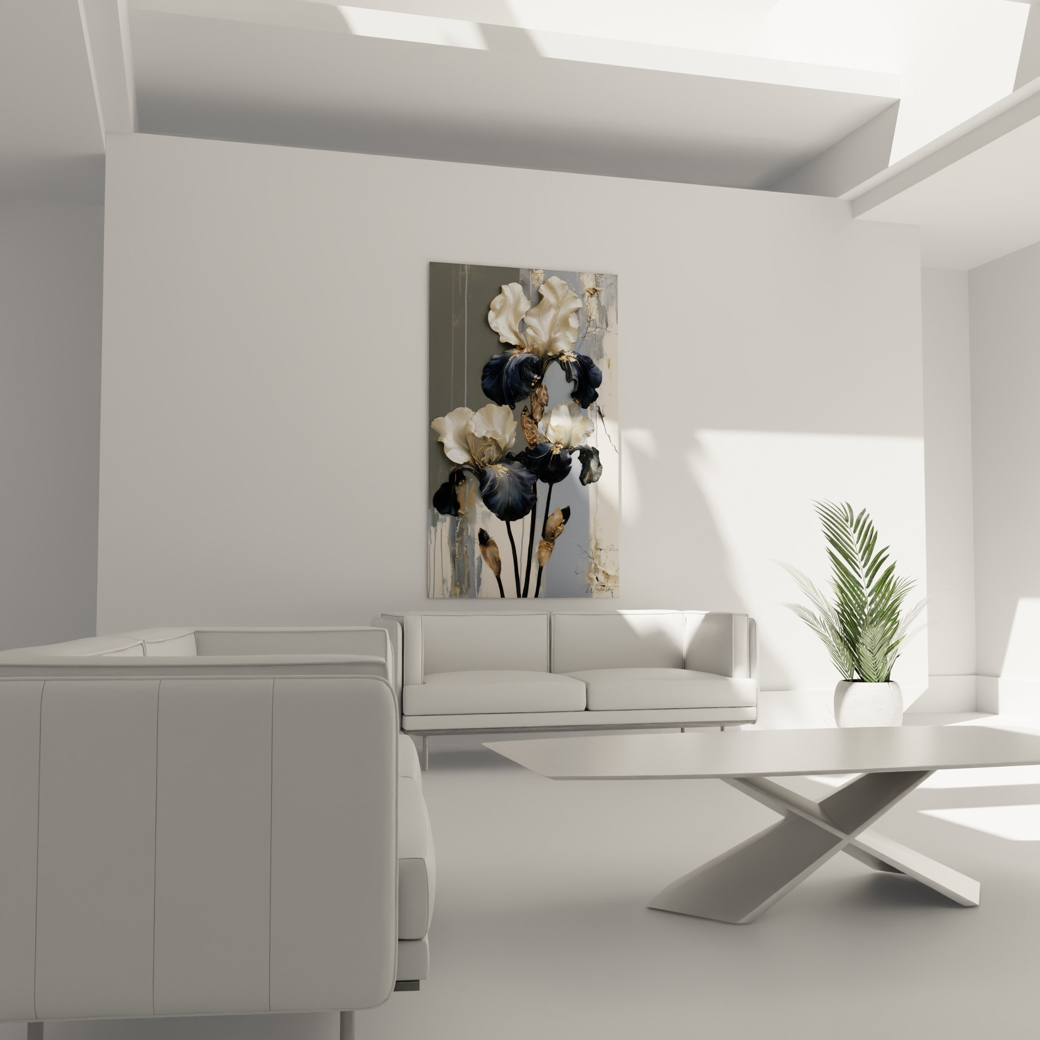 Fleurs d'iris blanches et bleu marine ornées d'or, au-dessus d'un canapé dans un salon lumineux