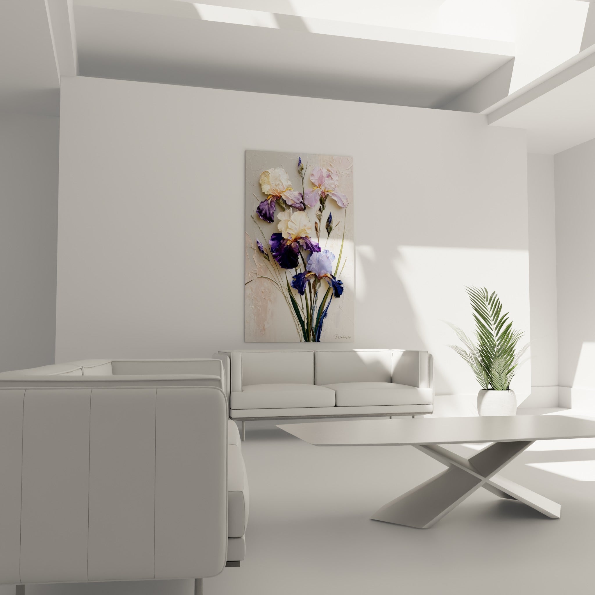 Fleurs d'iris pourpre et blanc cassé accrochées au-dessus d'un canapé dans un salon lumineux