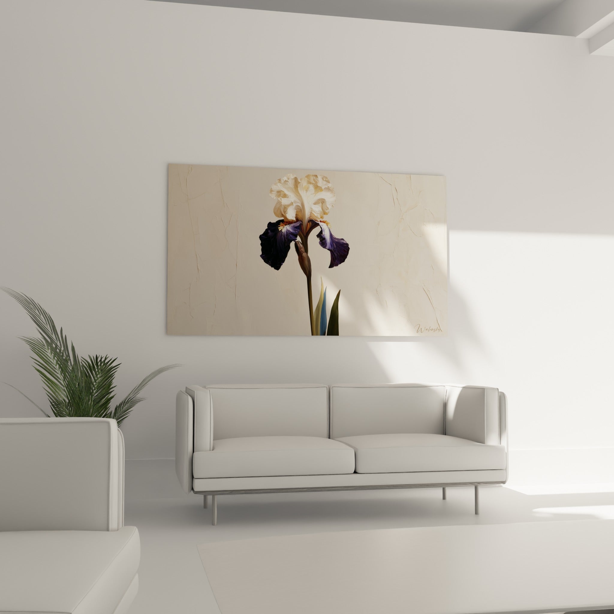 Pétales d'iris blanc crème et violet sombre au-dessus d'un canapé dans un salon lumineux