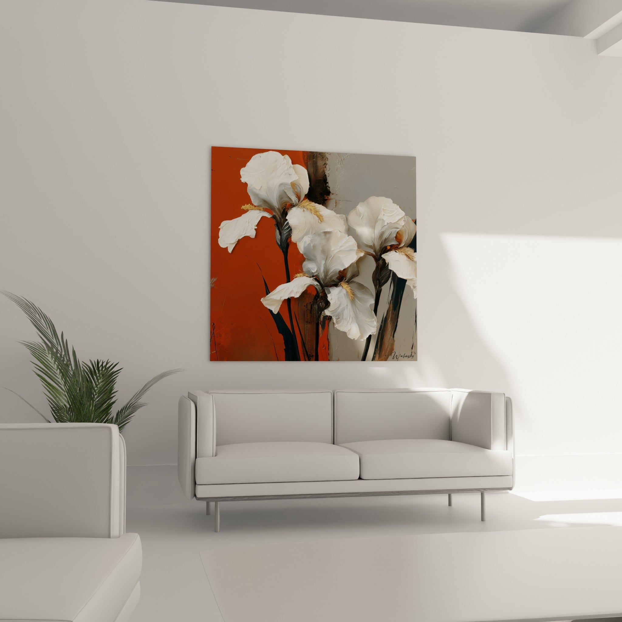 Pétales d'iris blancs sculptés sur fond orangé, accrochés au-dessus d'un canapé dans un salon lumineux