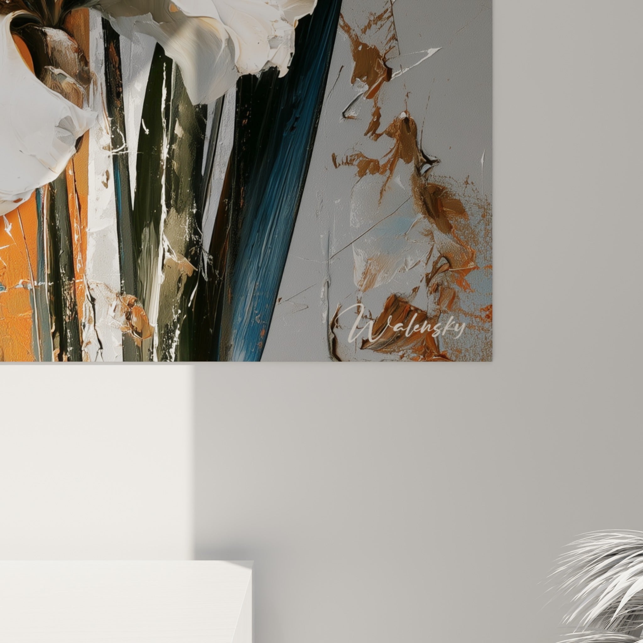 Empâtements blancs et coulures anthracite révèlent la matière du tableau iris en gros plan