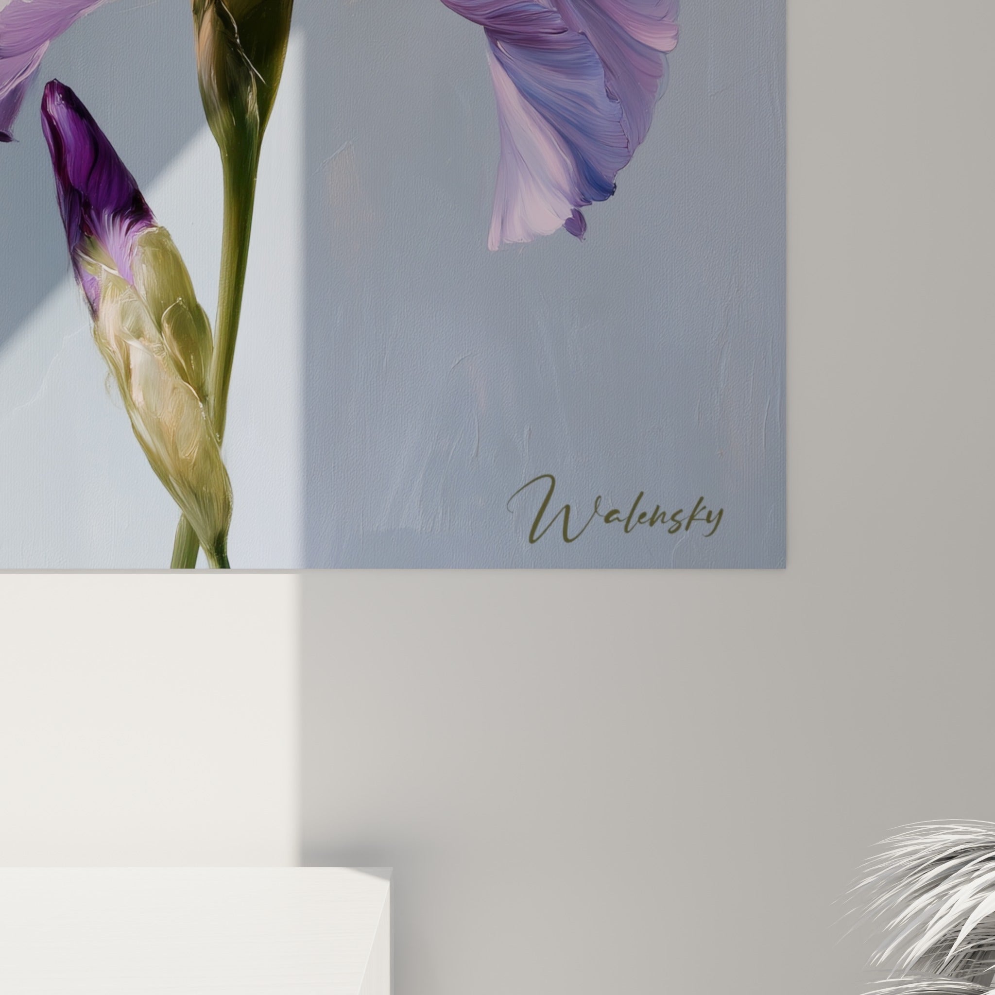 Empâtements et coulures visibles sur les pétales mauves et violets de cet iris peint
