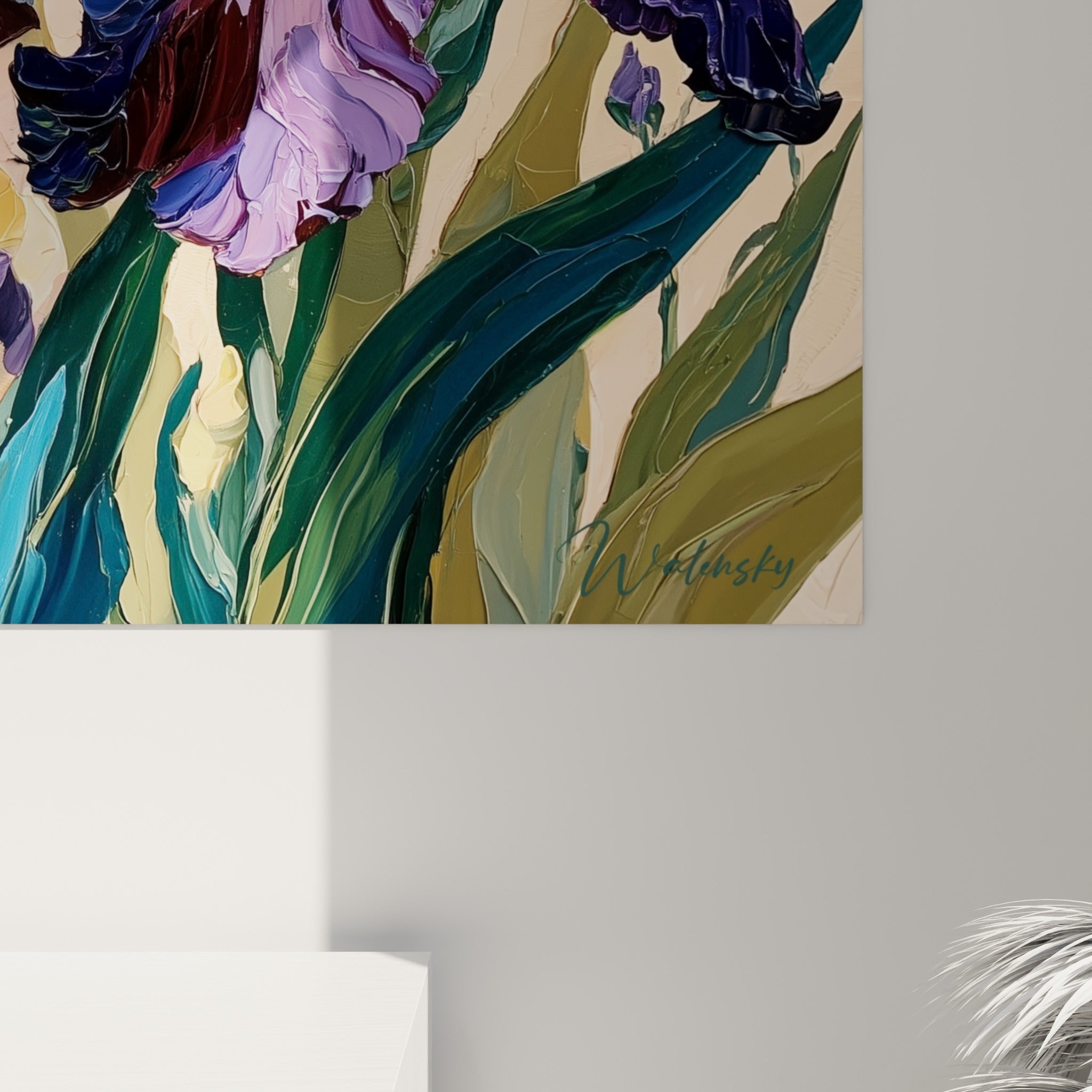 Matière épaisse des pétales d'iris jaune et violet, coulures et empâtements visibles de près sur la toile