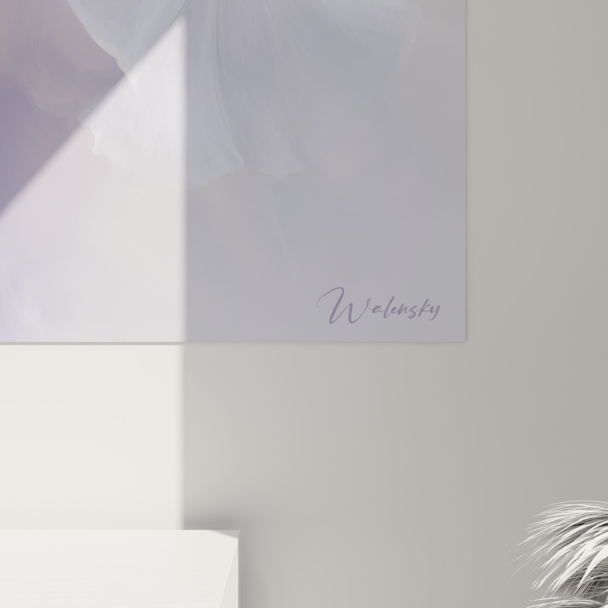 Grain fin des pétales blancs et touches dorées se fondant en un dégradé lumineux et délicat