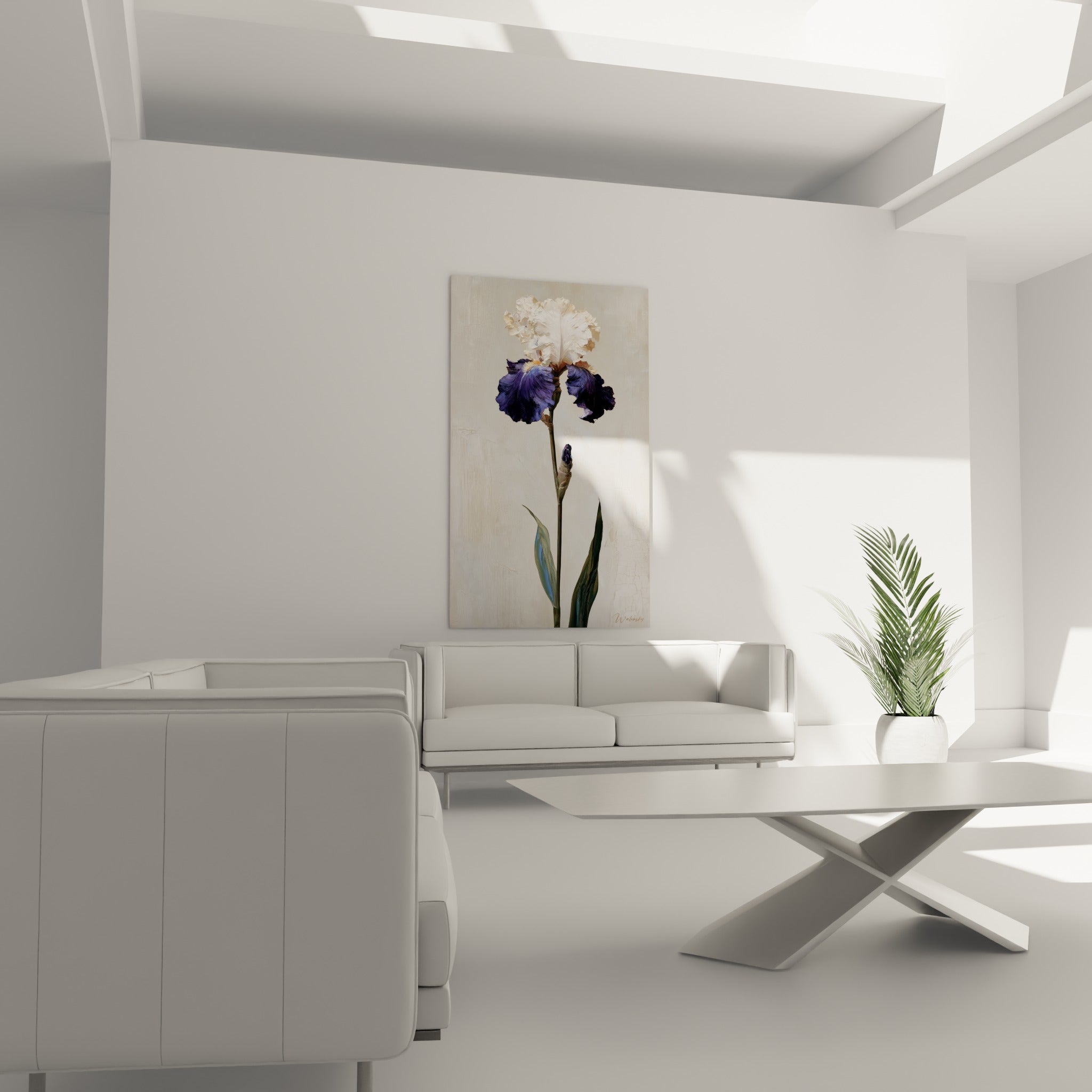 Tige d'iris élancée aux tons violet et vert olive, présentée au-dessus d'un canapé dans un salon lumineux